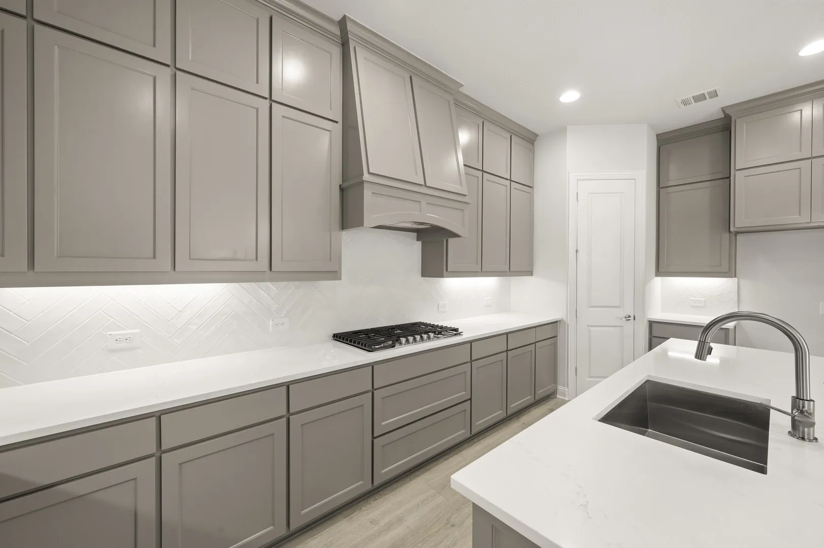 1409 Ripple Glass- Kitchen-3