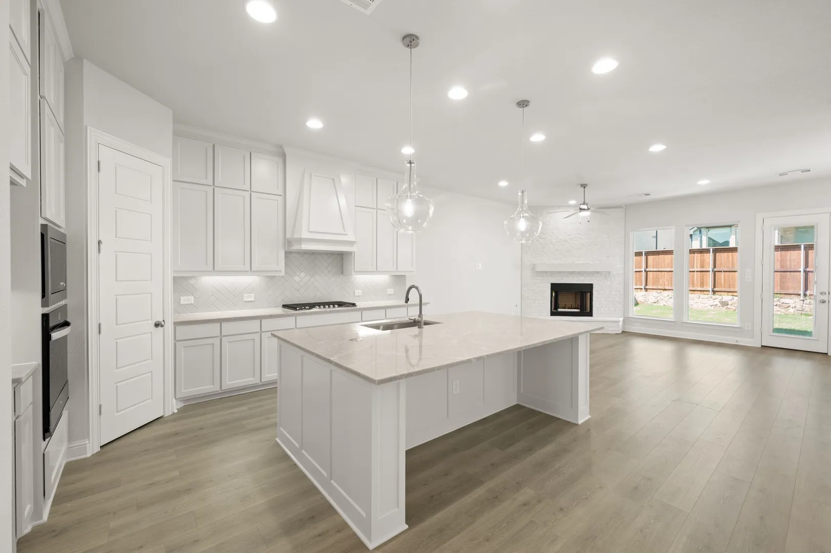 1417 Ripple Glass- Kitchen-1