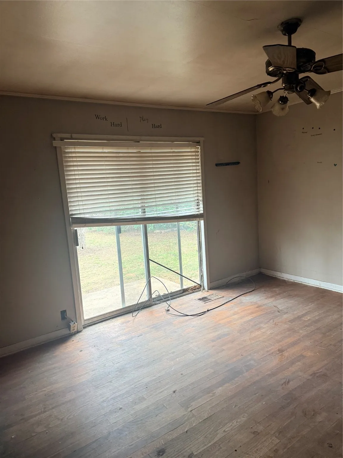 Single Family Residence For Sale in Cherokee County , 613 Sheridan, Jacksonville, Texas 75766, 2 Bedrooms, 1 Bathroom, Garage spaces, 1,196 Sqft, built in 1963, Price $74,900, mls#21155758, Real Estate Agent in Jacksonville, Homes For Sale in Cherokee county, Homes For Sale in Jacksonville, Realtor in Jacksonville Texas, Real Estate Brokerage Independent Realty Texas, Luminita Cordes Realtor