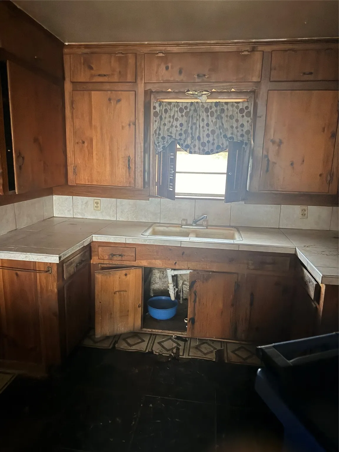 Single Family Residence For Sale in Cherokee County , 613 Sheridan, Jacksonville, Texas 75766, 2 Bedrooms, 1 Bathroom, Garage spaces, 1,196 Sqft, built in 1963, Price $74,900, mls#21155758, Real Estate Agent in Jacksonville, Homes For Sale in Cherokee county, Homes For Sale in Jacksonville, Realtor in Jacksonville Texas, Real Estate Brokerage Independent Realty Texas, Luminita Cordes Realtor