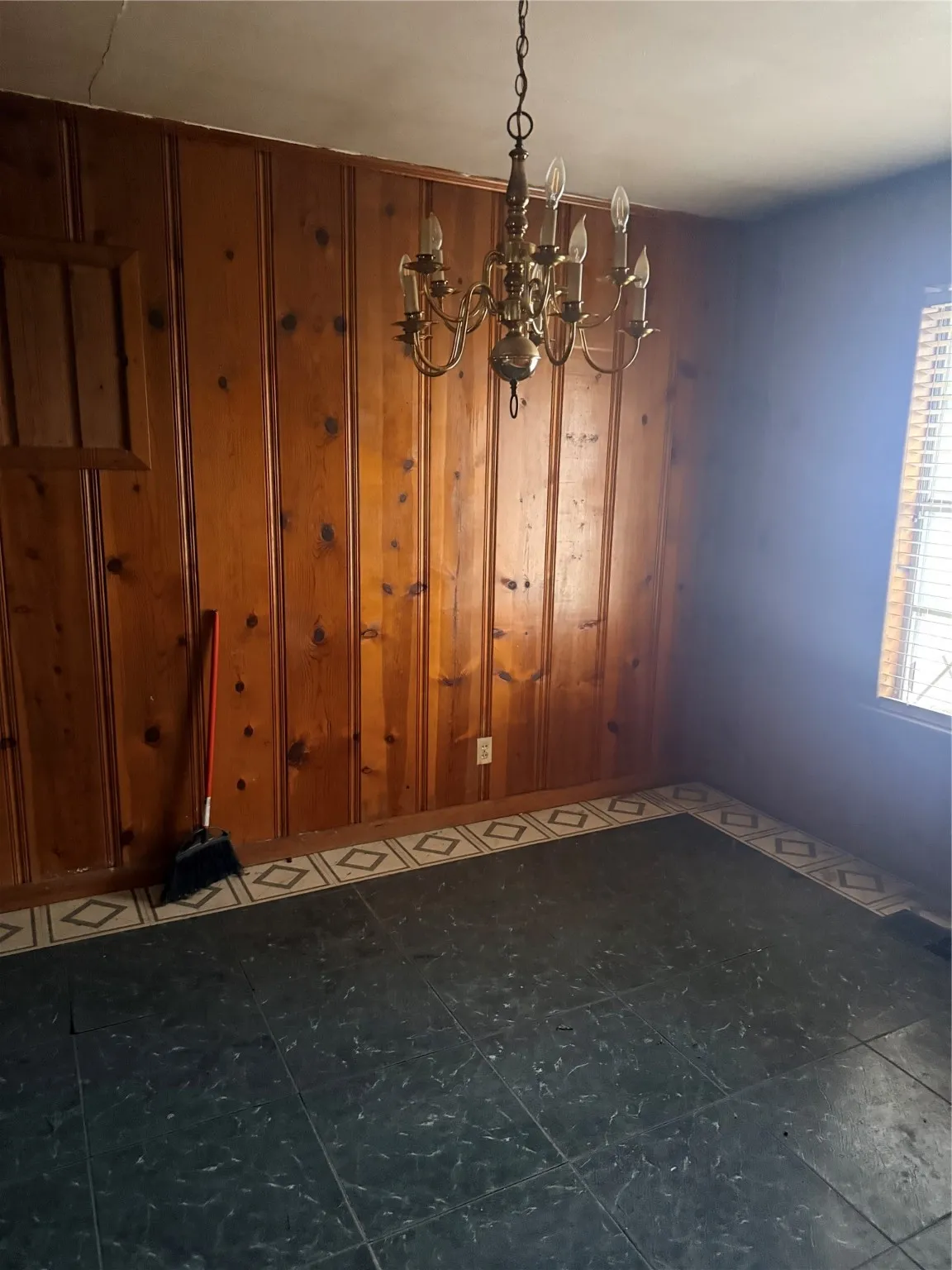 Single Family Residence For Sale in Cherokee County , 613 Sheridan, Jacksonville, Texas 75766, 2 Bedrooms, 1 Bathroom, Garage spaces, 1,196 Sqft, built in 1963, Price $74,900, mls#21155758, Real Estate Agent in Jacksonville, Homes For Sale in Cherokee county, Homes For Sale in Jacksonville, Realtor in Jacksonville Texas, Real Estate Brokerage Independent Realty Texas, Luminita Cordes Realtor