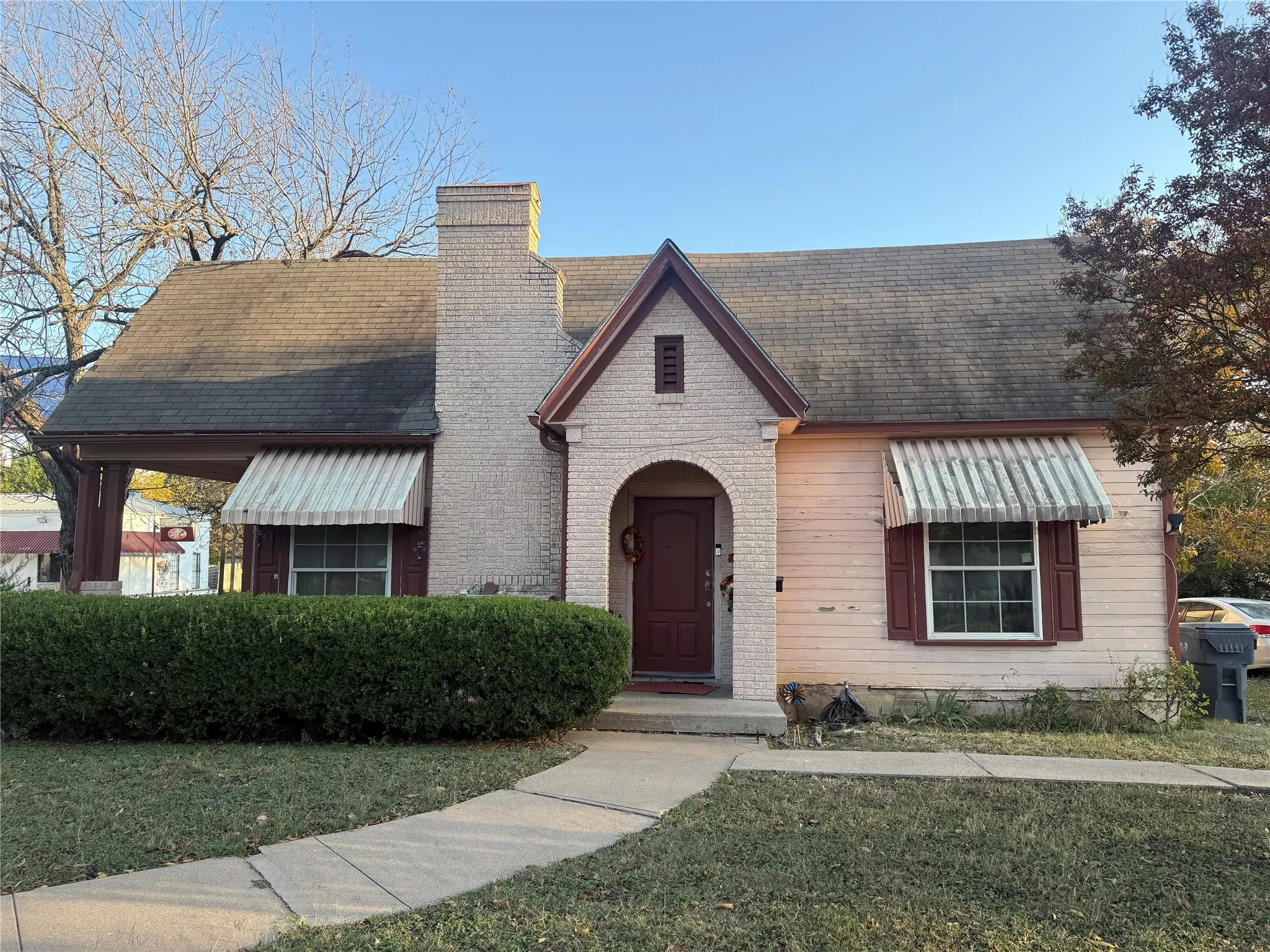 Single Family Residence For Sale in Mc Lennan County , 2600 COLONIAL, Waco, Texas 76707, 4 Bedroom, 2 Bathroom, Garage spaces, 2,259 Sqft, built in 1930, mls#21159642, Real Estate Agent in Waco, Homes For Sale in Mc Lennan county, Homes For Sale in Waco, Realtor in Waco Texas, Real Estate Brokerage Independent Realty Texas, Luminita Cordes Realtor