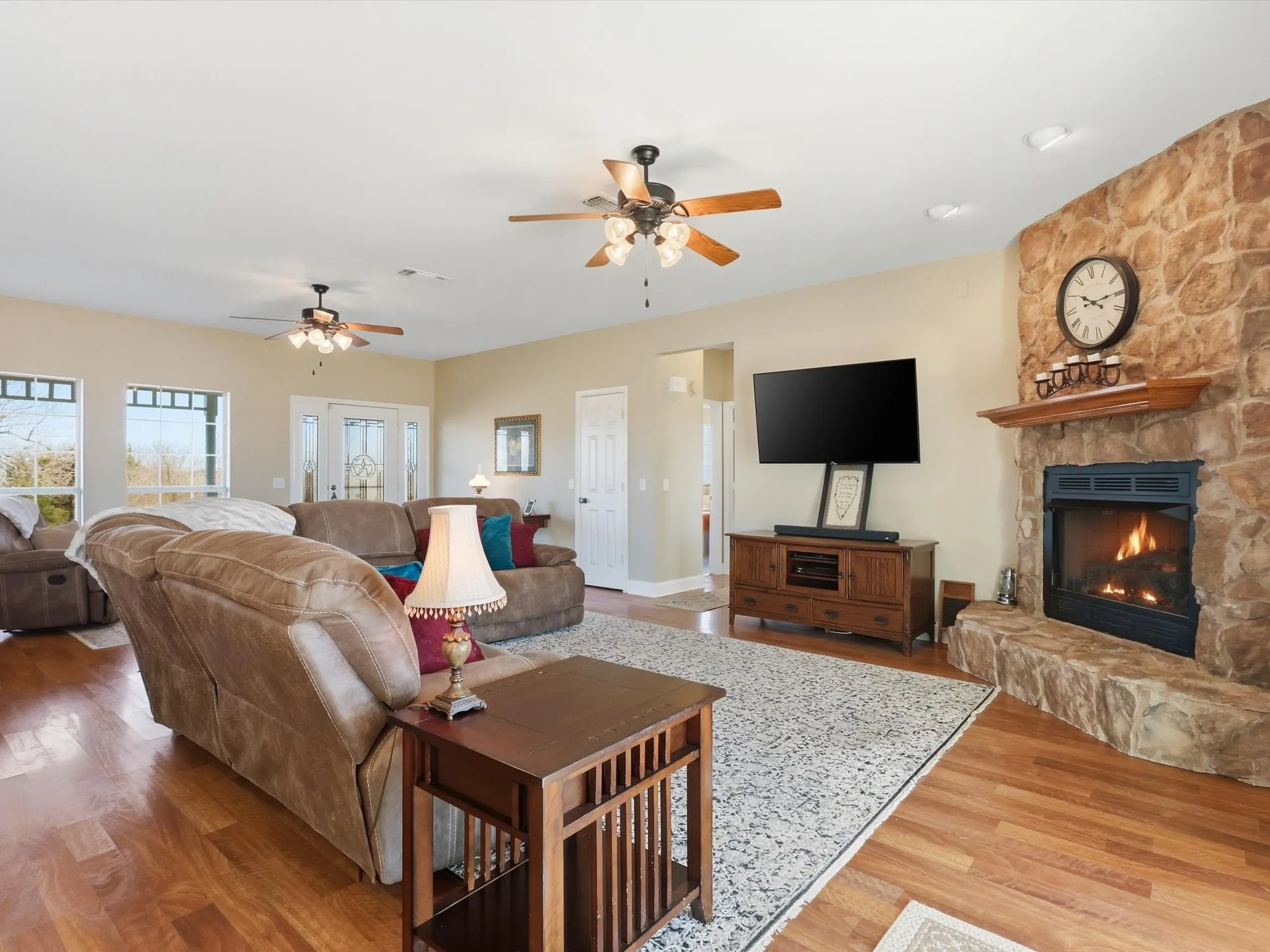 Single Family Residence For Sale in Fannin County , 643 CR 2992, Windom, Texas 75492, 3 Bedroom, 2 Bathroom, 2 Garage spaces, 2,151 Sqft, built in 2006, Preowned, mls#21142884, Real Estate Agent in Windom, Homes For Sale in Fannin county, Homes For Sale in Windom, Realtor in Windom Texas, Real Estate Brokerage Independent Realty Texas, Luminita Cordes Realtor