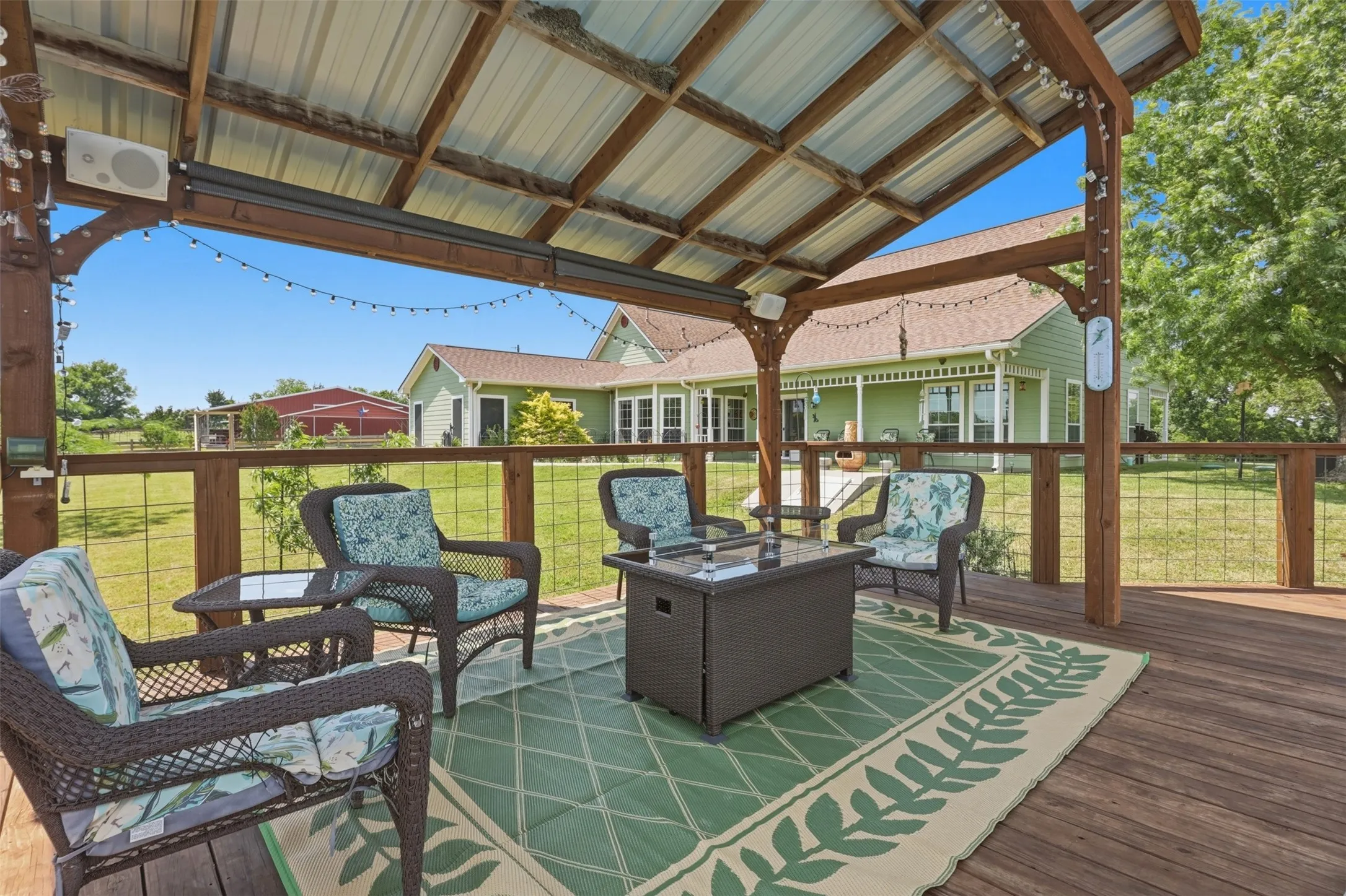 Single Family Residence For Sale in Fannin County , 643 CR 2992, Windom, Texas 75492, 3 Bedroom, 2 Bathroom, 2 Garage spaces, 2,151 Sqft, built in 2006, Preowned, mls#21142884, Real Estate Agent in Windom, Homes For Sale in Fannin county, Homes For Sale in Windom, Realtor in Windom Texas, Real Estate Brokerage Independent Realty Texas, Luminita Cordes Realtor
