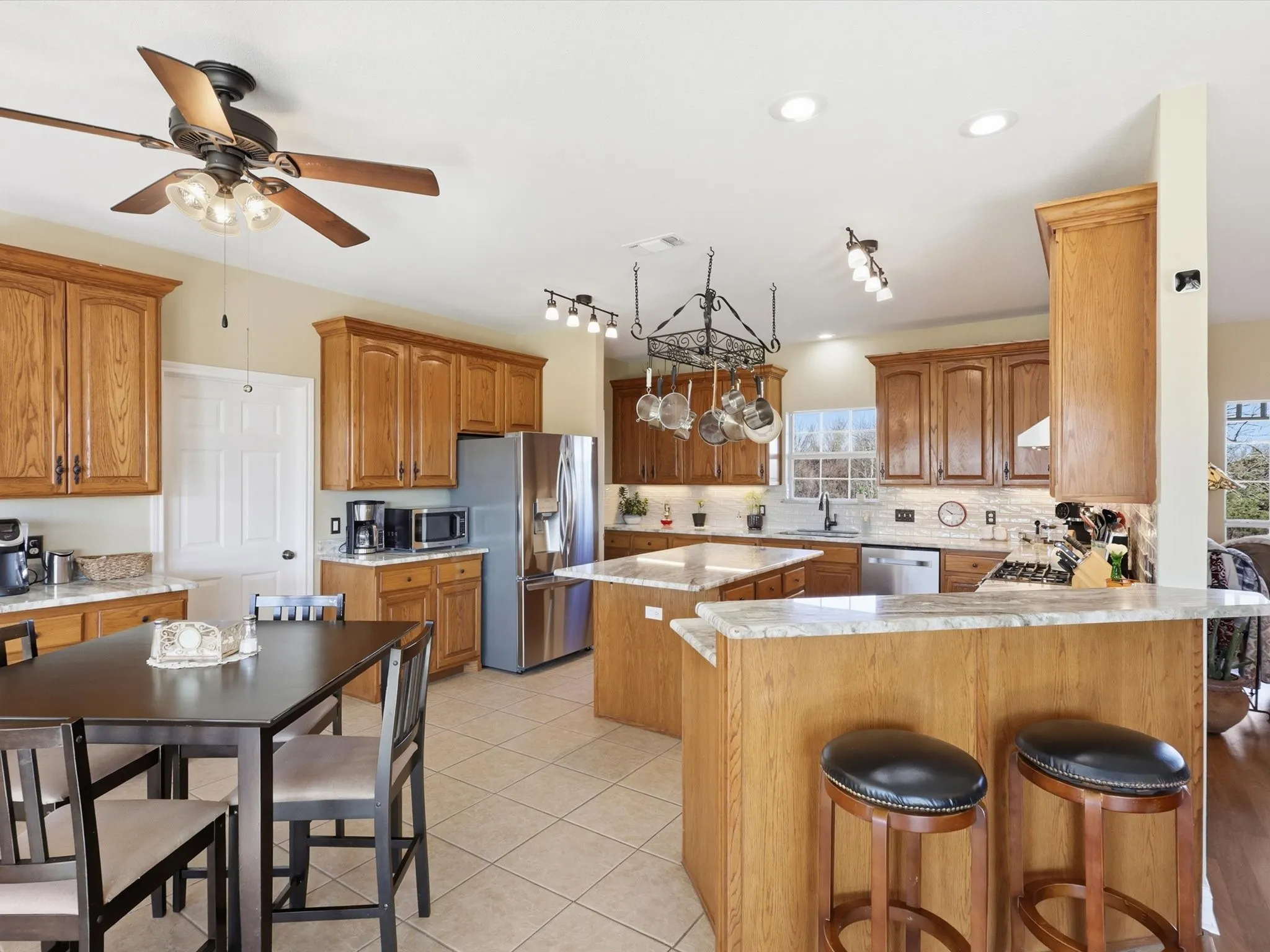 Single Family Residence For Sale in Fannin County , 643 CR 2992, Windom, Texas 75492, 3 Bedroom, 2 Bathroom, 2 Garage spaces, 2,151 Sqft, built in 2006, Preowned, mls#21142884, Real Estate Agent in Windom, Homes For Sale in Fannin county, Homes For Sale in Windom, Realtor in Windom Texas, Real Estate Brokerage Independent Realty Texas, Luminita Cordes Realtor