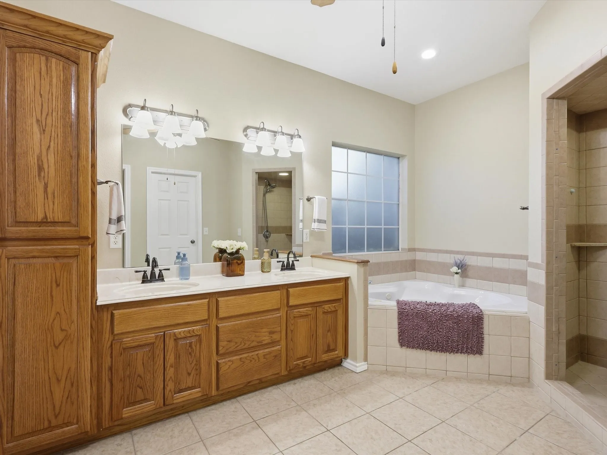 Single Family Residence For Sale in Fannin County , 643 CR 2992, Windom, Texas 75492, 3 Bedroom, 2 Bathroom, 2 Garage spaces, 2,151 Sqft, built in 2006, Preowned, mls#21142884, Real Estate Agent in Windom, Homes For Sale in Fannin county, Homes For Sale in Windom, Realtor in Windom Texas, Real Estate Brokerage Independent Realty Texas, Luminita Cordes Realtor