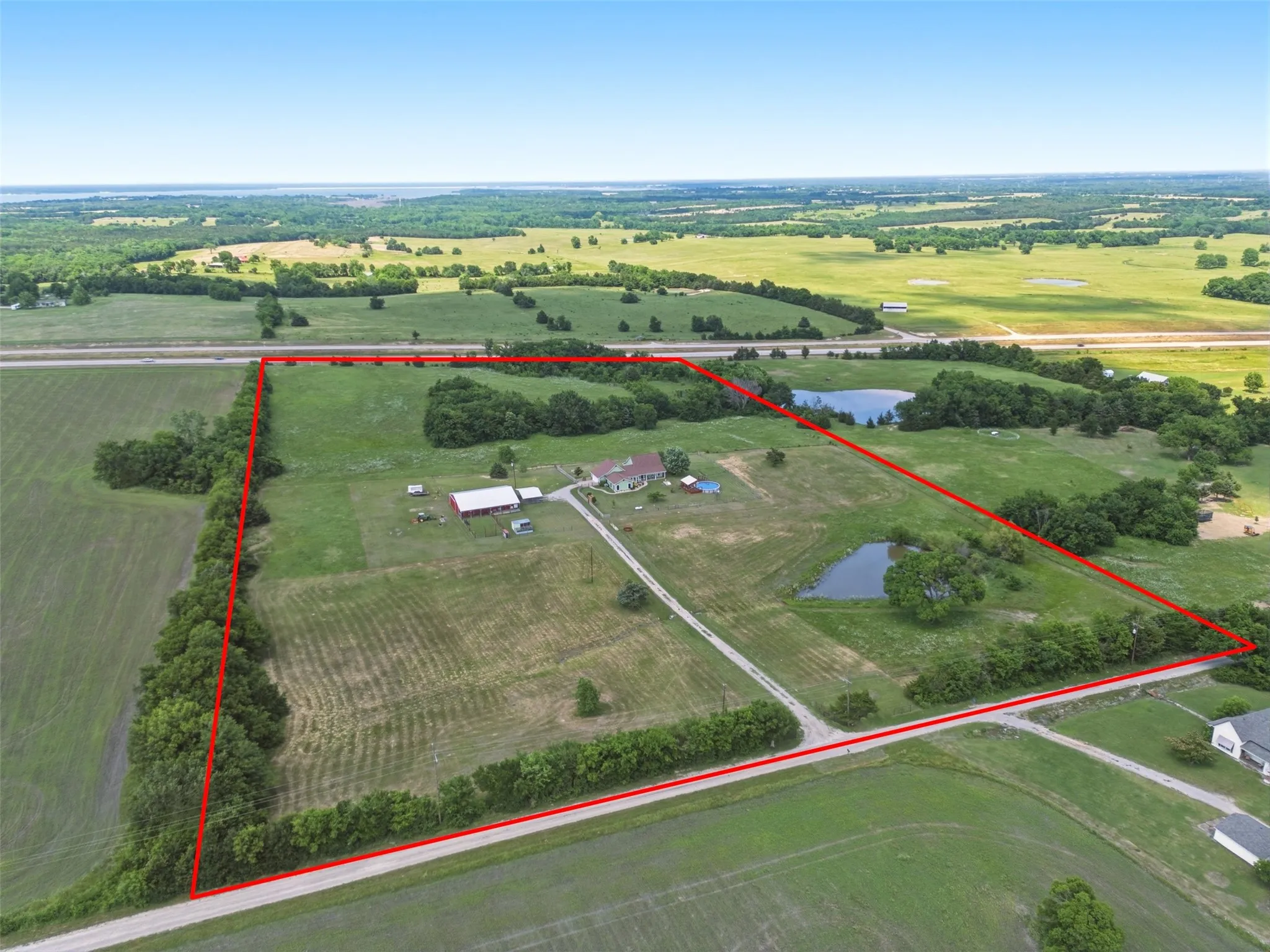 Single Family Residence For Sale in Fannin County , 643 CR 2992, Windom, Texas 75492, 3 Bedroom, 2 Bathroom, 2 Garage spaces, 2,151 Sqft, built in 2006, Preowned, mls#21142884, Real Estate Agent in Windom, Homes For Sale in Fannin county, Homes For Sale in Windom, Realtor in Windom Texas, Real Estate Brokerage Independent Realty Texas, Luminita Cordes Realtor