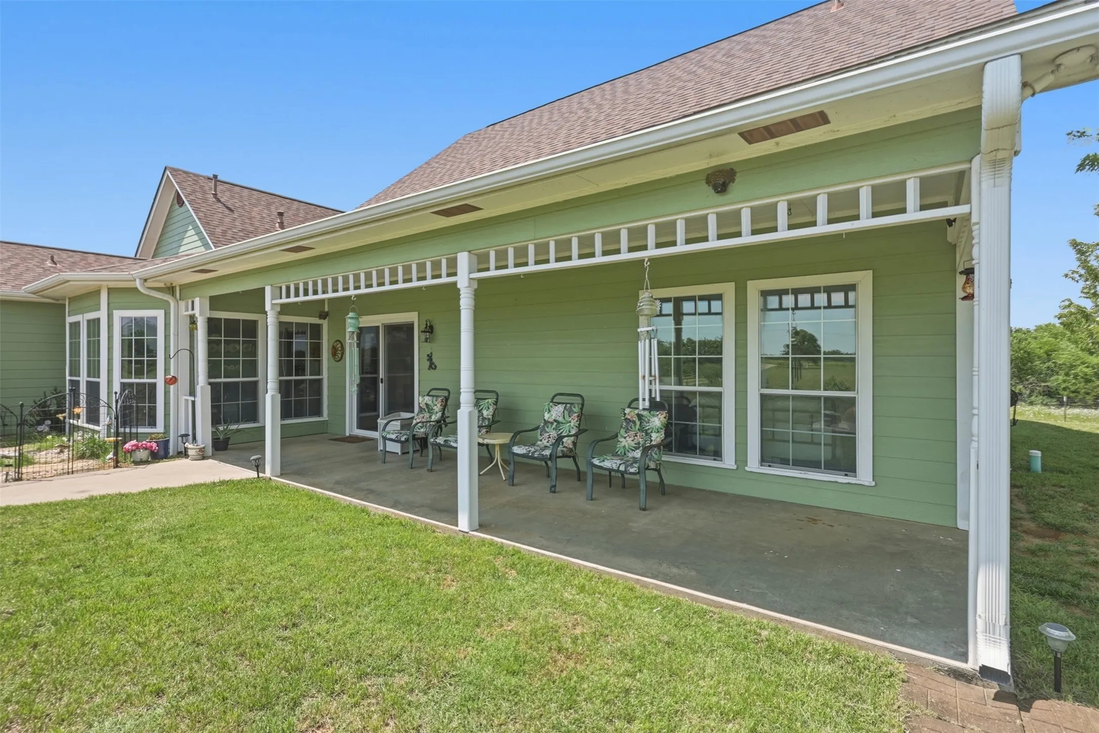 Single Family Residence For Sale in Fannin County , 643 CR 2992, Windom, Texas 75492, 3 Bedroom, 2 Bathroom, 2 Garage spaces, 2,151 Sqft, built in 2006, Preowned, mls#21142884, Real Estate Agent in Windom, Homes For Sale in Fannin county, Homes For Sale in Windom, Realtor in Windom Texas, Real Estate Brokerage Independent Realty Texas, Luminita Cordes Realtor