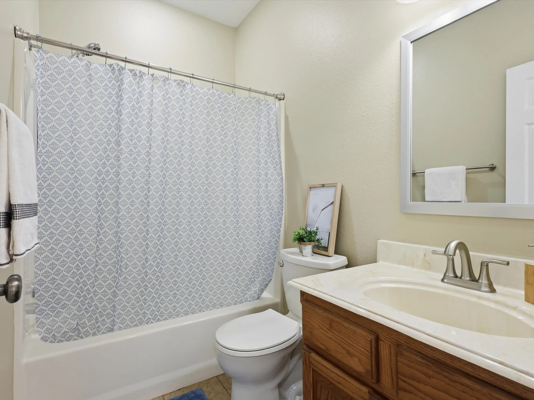 Single Family Residence For Sale in Fannin County , 643 CR 2992, Windom, Texas 75492, 3 Bedroom, 2 Bathroom, 2 Garage spaces, 2,151 Sqft, built in 2006, Preowned, mls#21142884, Real Estate Agent in Windom, Homes For Sale in Fannin county, Homes For Sale in Windom, Realtor in Windom Texas, Real Estate Brokerage Independent Realty Texas, Luminita Cordes Realtor