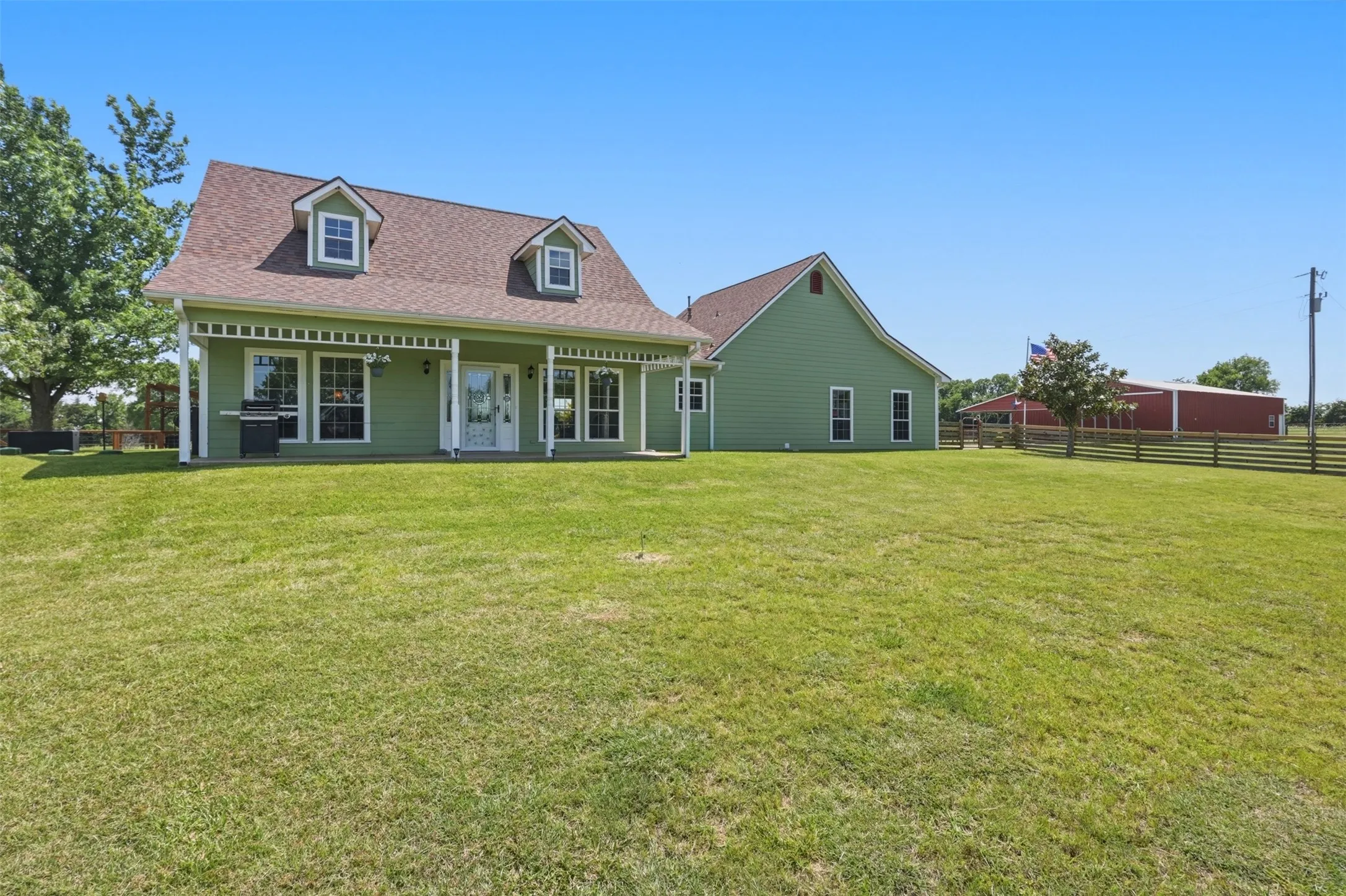 Single Family Residence For Sale in Fannin County , 643 CR 2992, Windom, Texas 75492, 3 Bedroom, 2 Bathroom, 2 Garage spaces, 2,151 Sqft, built in 2006, Preowned, mls#21142884, Real Estate Agent in Windom, Homes For Sale in Fannin county, Homes For Sale in Windom, Realtor in Windom Texas, Real Estate Brokerage Independent Realty Texas, Luminita Cordes Realtor