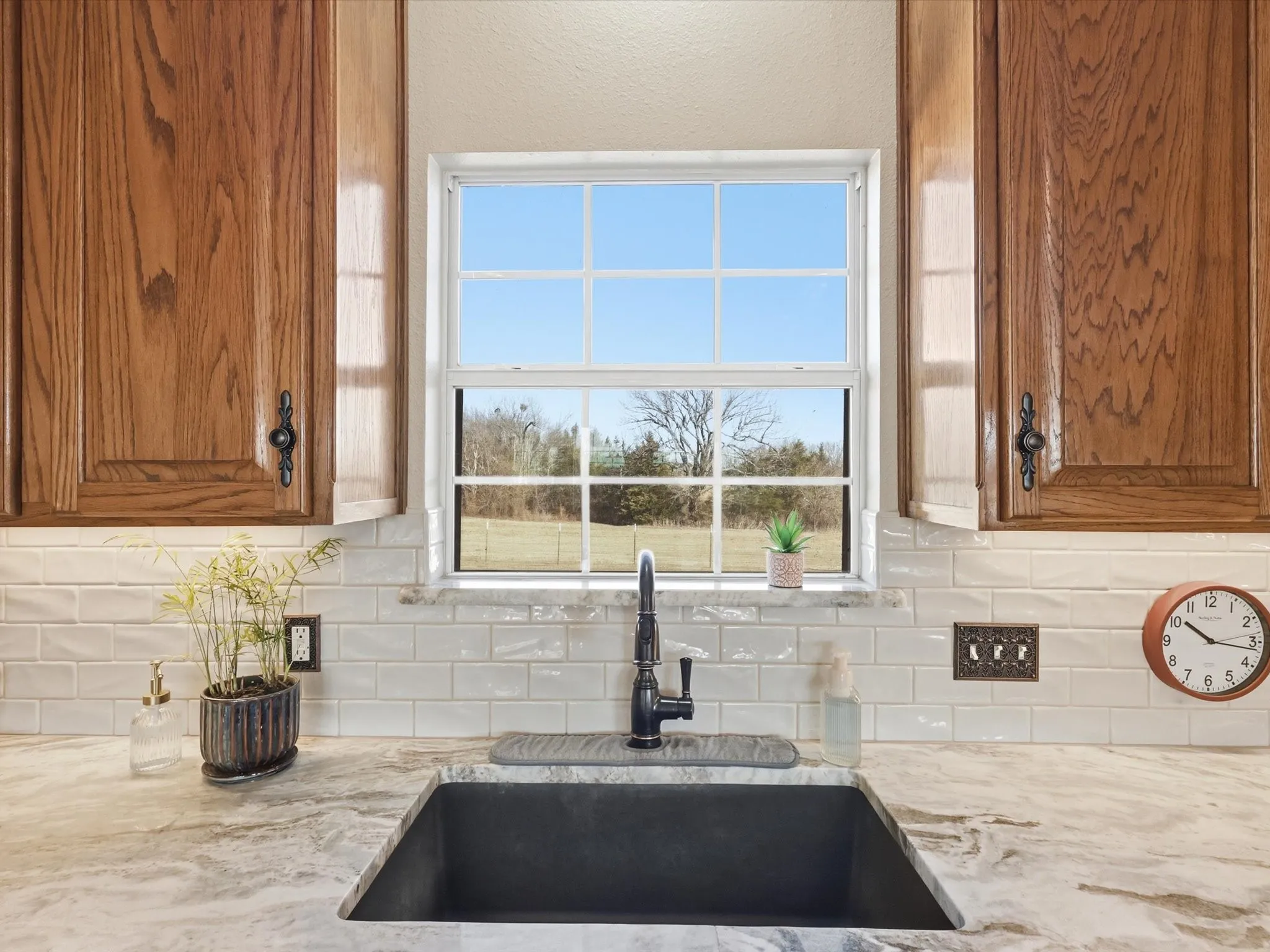 Single Family Residence For Sale in Fannin County , 643 CR 2992, Windom, Texas 75492, 3 Bedroom, 2 Bathroom, 2 Garage spaces, 2,151 Sqft, built in 2006, Preowned, mls#21142884, Real Estate Agent in Windom, Homes For Sale in Fannin county, Homes For Sale in Windom, Realtor in Windom Texas, Real Estate Brokerage Independent Realty Texas, Luminita Cordes Realtor