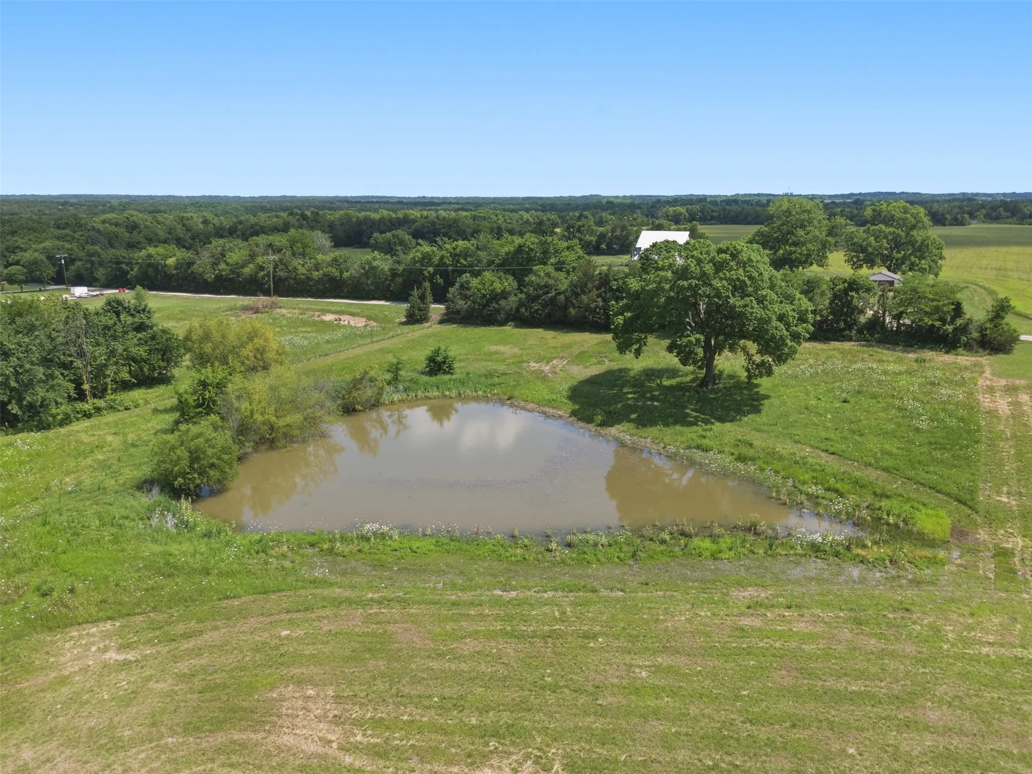 Single Family Residence For Sale in Fannin County , 643 CR 2992, Windom, Texas 75492, 3 Bedroom, 2 Bathroom, 2 Garage spaces, 2,151 Sqft, built in 2006, Preowned, mls#21142884, Real Estate Agent in Windom, Homes For Sale in Fannin county, Homes For Sale in Windom, Realtor in Windom Texas, Real Estate Brokerage Independent Realty Texas, Luminita Cordes Realtor