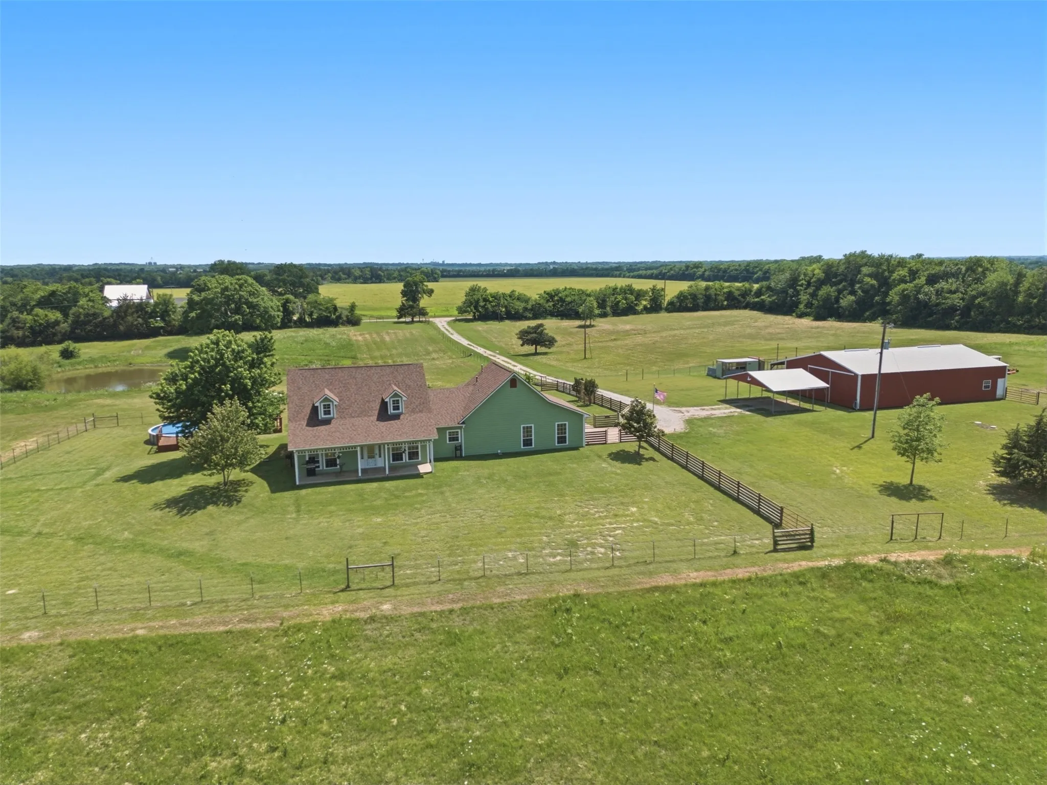 Single Family Residence For Sale in Fannin County , 643 CR 2992, Windom, Texas 75492, 3 Bedroom, 2 Bathroom, 2 Garage spaces, 2,151 Sqft, built in 2006, Preowned, mls#21142884, Real Estate Agent in Windom, Homes For Sale in Fannin county, Homes For Sale in Windom, Realtor in Windom Texas, Real Estate Brokerage Independent Realty Texas, Luminita Cordes Realtor