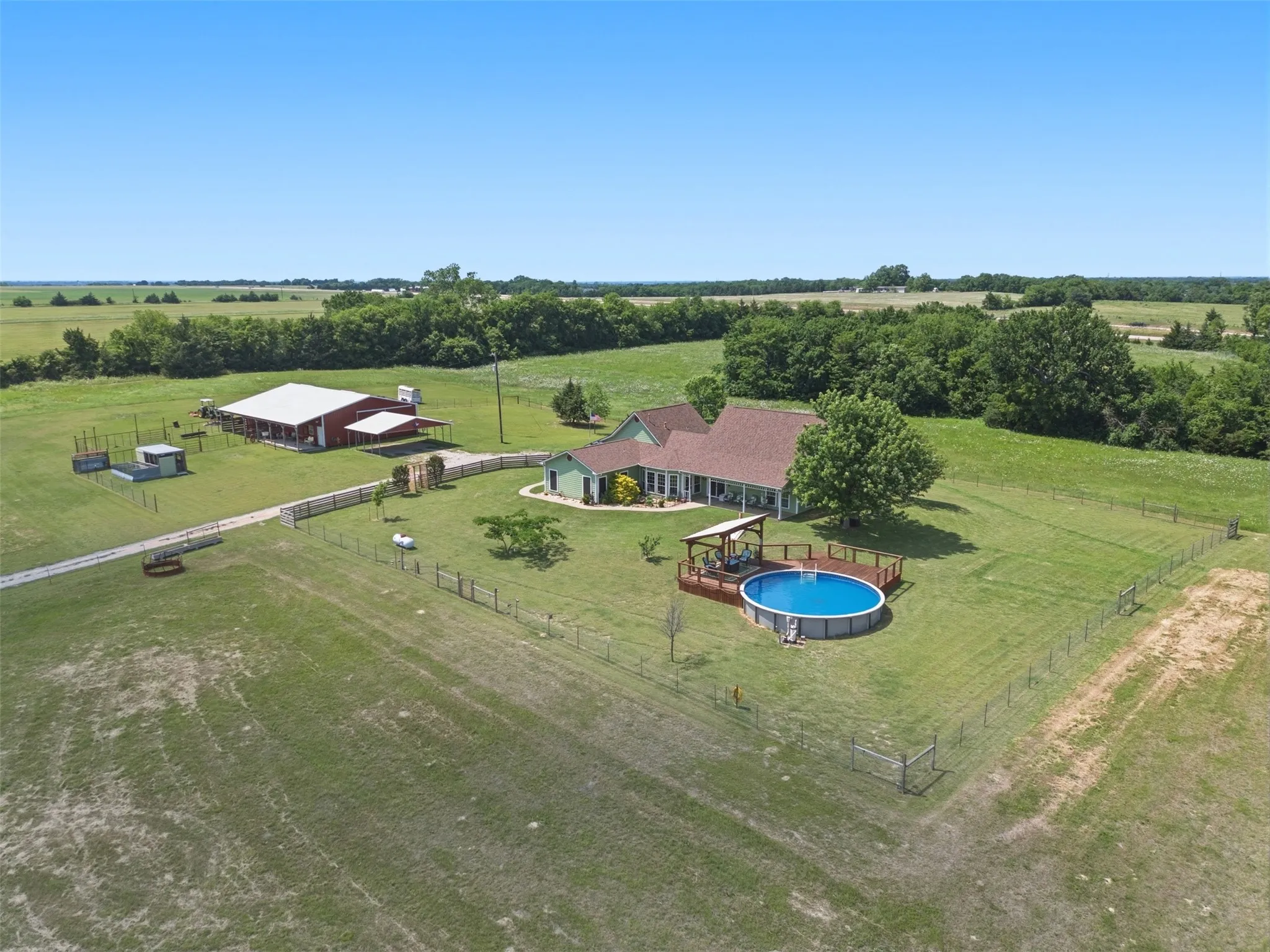 Single Family Residence For Sale in Fannin County , 643 CR 2992, Windom, Texas 75492, 3 Bedroom, 2 Bathroom, 2 Garage spaces, 2,151 Sqft, built in 2006, Preowned, mls#21142884, Real Estate Agent in Windom, Homes For Sale in Fannin county, Homes For Sale in Windom, Realtor in Windom Texas, Real Estate Brokerage Independent Realty Texas, Luminita Cordes Realtor