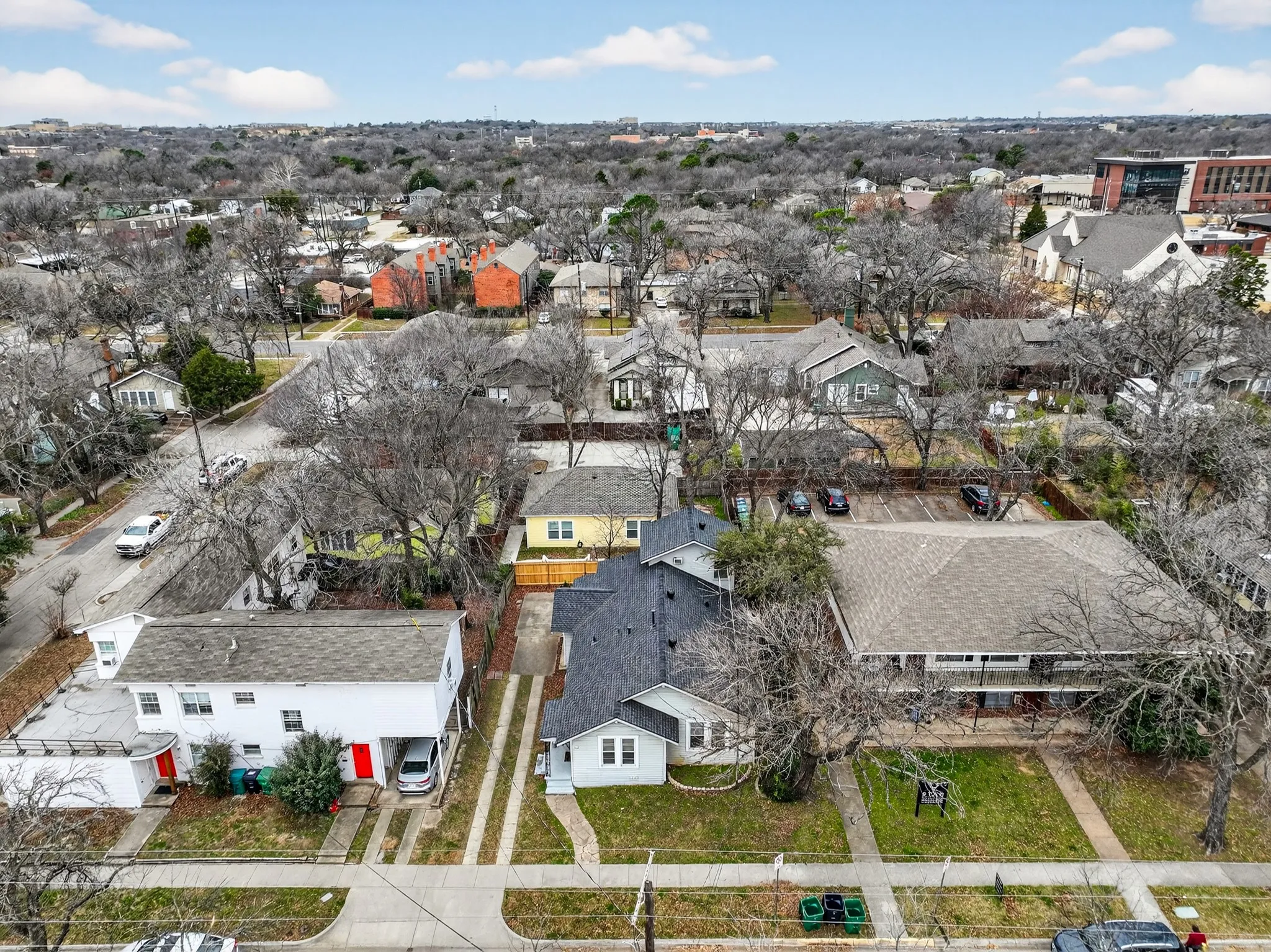 Single Family Residence For Sale in Denton County , 1111 N Austin Street, Denton, Texas 76201, 2 Bedroom, 2 Bathroom, Garage spaces, 1,616 Sqft, built in 1967, mls#21158566, Real Estate Agent in Denton, Homes For Sale in Denton county, Homes For Sale in Denton, Realtor in Denton Texas, Real Estate Brokerage Independent Realty Texas, Luminita Cordes Realtor