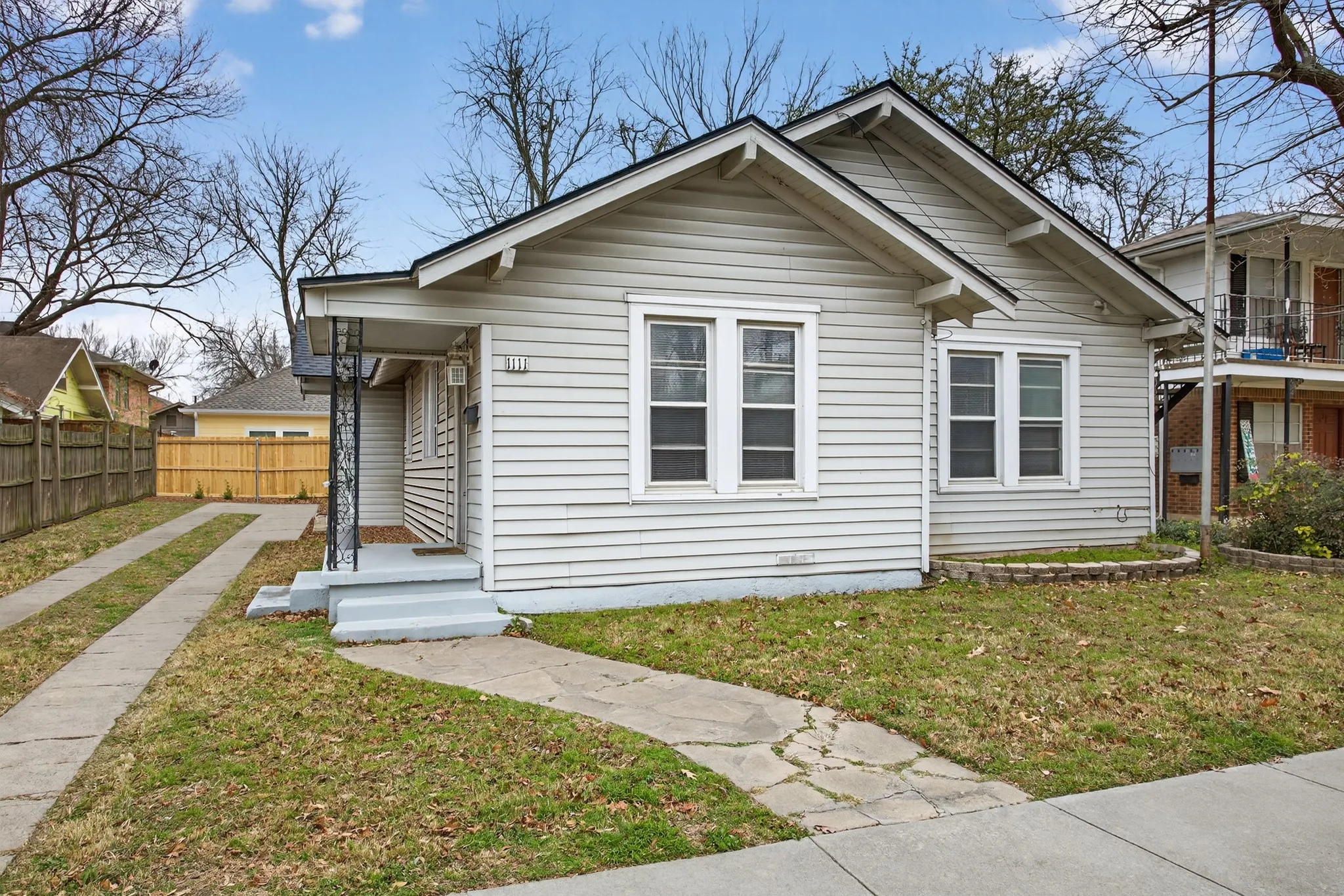 Single Family Residence For Sale in Denton County , 1111 N Austin Street, Denton, Texas 76201, 2 Bedroom, 2 Bathroom, Garage spaces, 1,616 Sqft, built in 1967, mls#21158566, Real Estate Agent in Denton, Homes For Sale in Denton county, Homes For Sale in Denton, Realtor in Denton Texas, Real Estate Brokerage Independent Realty Texas, Luminita Cordes Realtor