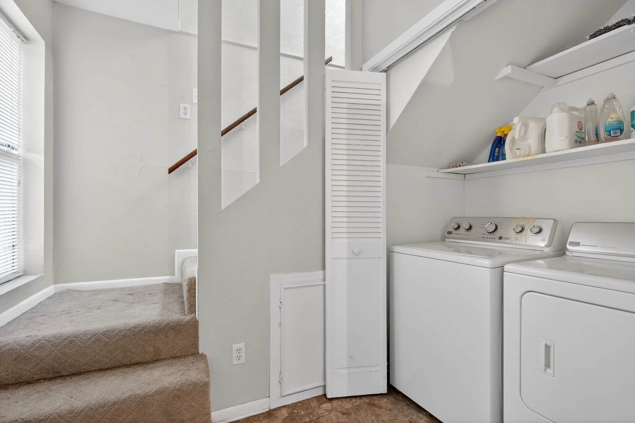 Single Family Residence For Sale in Denton County , 1111 N Austin Street, Denton, Texas 76201, 2 Bedroom, 2 Bathroom, Garage spaces, 1,616 Sqft, built in 1967, mls#21158566, Real Estate Agent in Denton, Homes For Sale in Denton county, Homes For Sale in Denton, Realtor in Denton Texas, Real Estate Brokerage Independent Realty Texas, Luminita Cordes Realtor