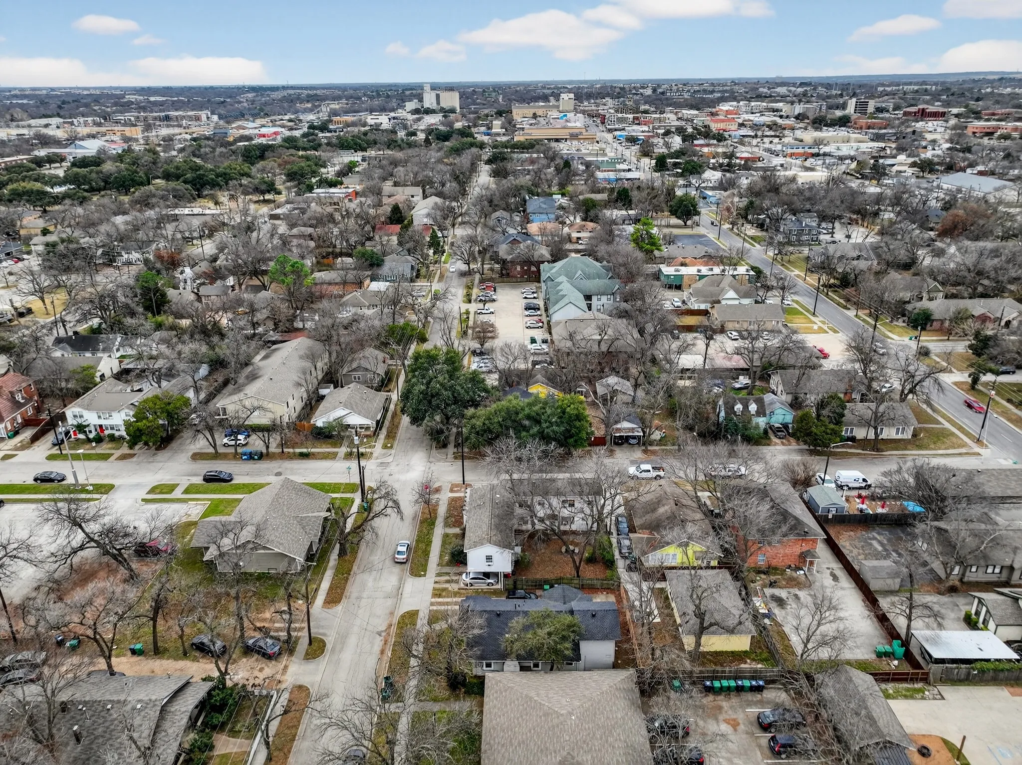 Single Family Residence For Sale in Denton County , 1111 N Austin Street, Denton, Texas 76201, 2 Bedroom, 2 Bathroom, Garage spaces, 1,616 Sqft, built in 1967, mls#21158566, Real Estate Agent in Denton, Homes For Sale in Denton county, Homes For Sale in Denton, Realtor in Denton Texas, Real Estate Brokerage Independent Realty Texas, Luminita Cordes Realtor