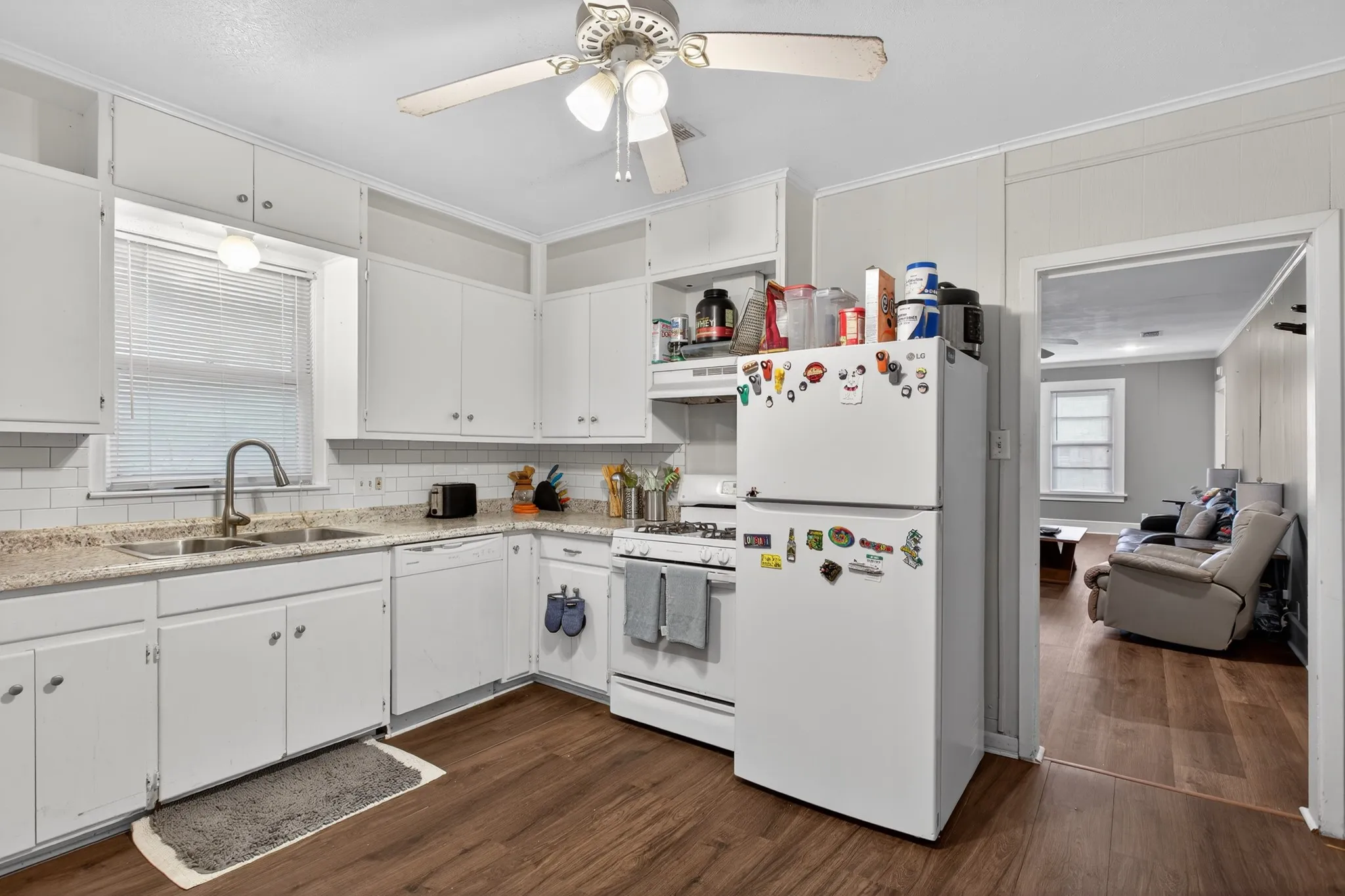 Single Family Residence For Sale in Denton County , 1111 N Austin Street, Denton, Texas 76201, 2 Bedroom, 2 Bathroom, Garage spaces, 1,616 Sqft, built in 1967, mls#21158566, Real Estate Agent in Denton, Homes For Sale in Denton county, Homes For Sale in Denton, Realtor in Denton Texas, Real Estate Brokerage Independent Realty Texas, Luminita Cordes Realtor