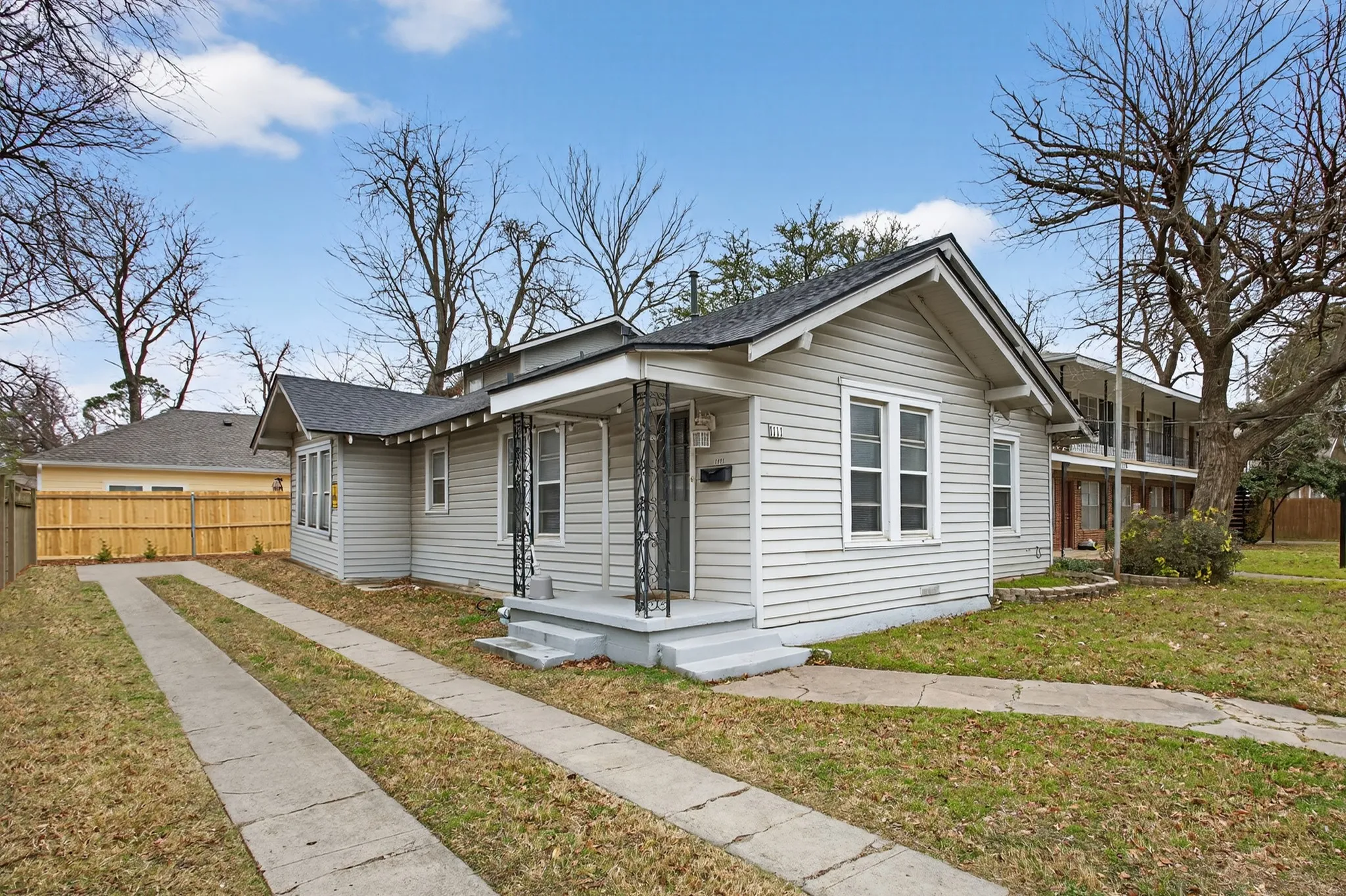 Single Family Residence For Sale in Denton County , 1111 N Austin Street, Denton, Texas 76201, 2 Bedroom, 2 Bathroom, Garage spaces, 1,616 Sqft, built in 1967, mls#21158566, Real Estate Agent in Denton, Homes For Sale in Denton county, Homes For Sale in Denton, Realtor in Denton Texas, Real Estate Brokerage Independent Realty Texas, Luminita Cordes Realtor