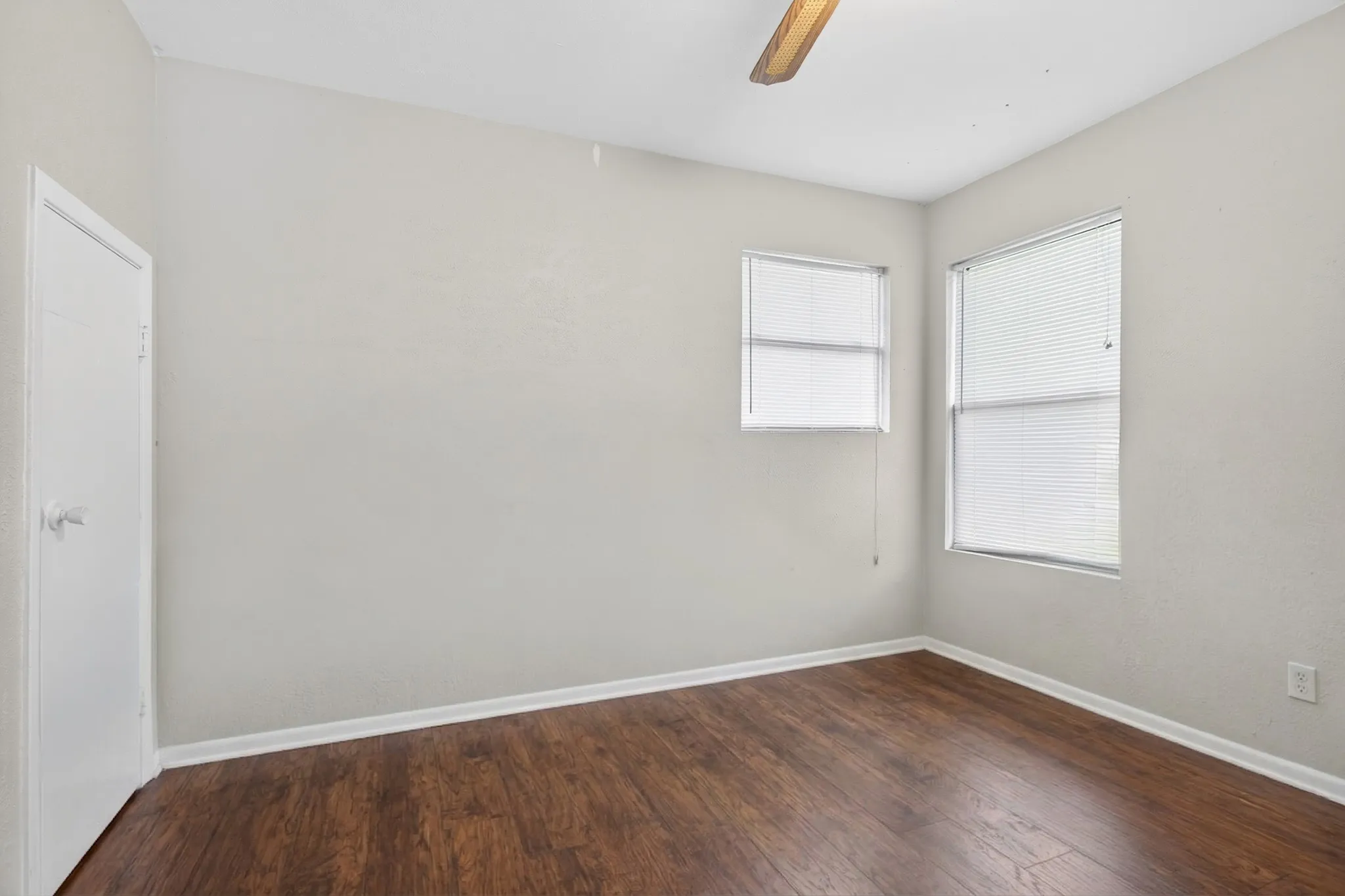 Single Family Residence For Sale in Denton County , 1111 N Austin Street, Denton, Texas 76201, 2 Bedroom, 2 Bathroom, Garage spaces, 1,616 Sqft, built in 1967, mls#21158566, Real Estate Agent in Denton, Homes For Sale in Denton county, Homes For Sale in Denton, Realtor in Denton Texas, Real Estate Brokerage Independent Realty Texas, Luminita Cordes Realtor