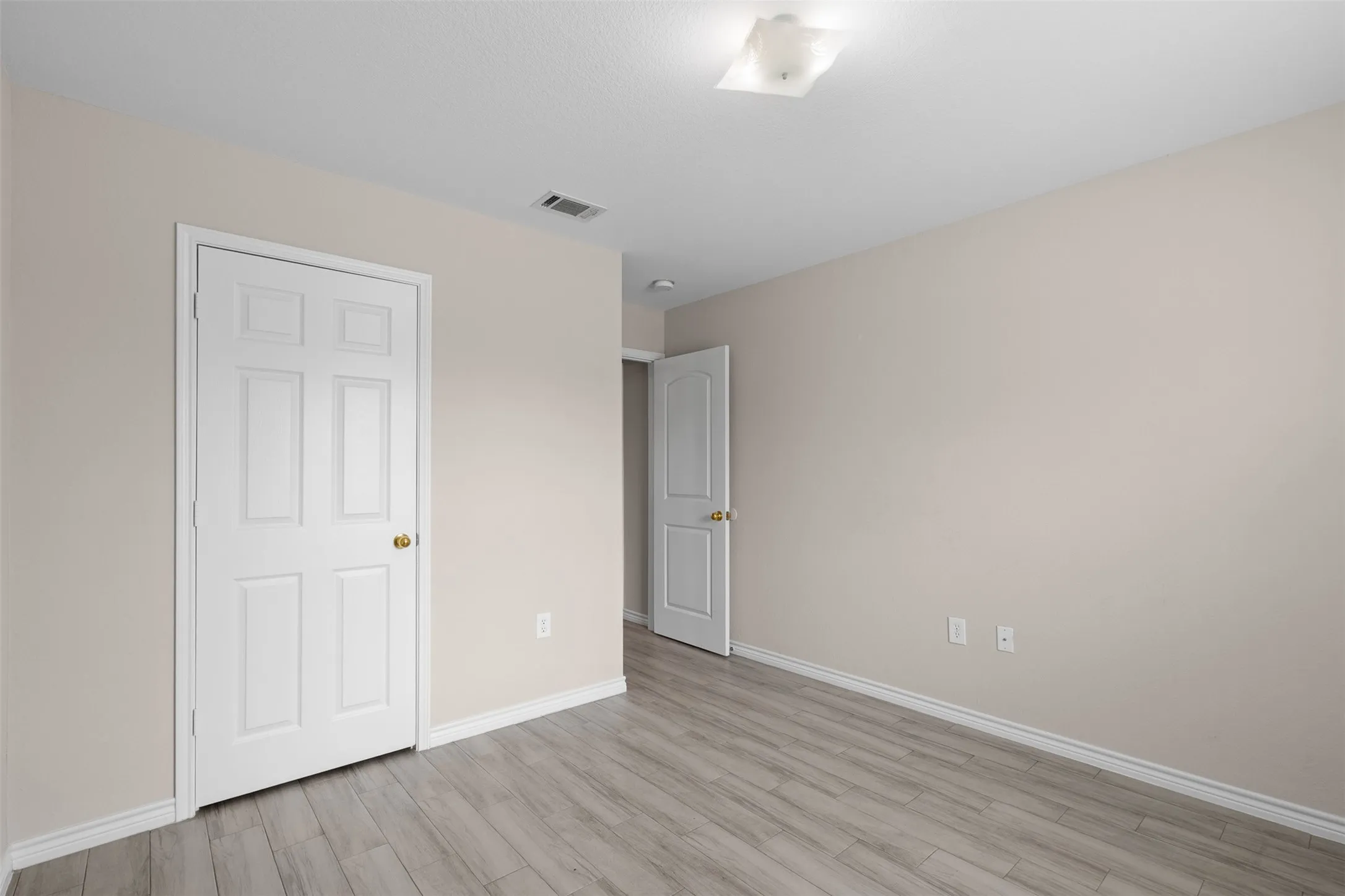 Single Family Residence For Sale in Denton County , 503 Caddell Street, Aubrey, Texas 76227, 3 Bedrooms, 2 Bathrooms, 1 Garage spaces, 1,408 Sqft, built in 2006, Price $289,900, mls#21159777, Real Estate Agent in Aubrey, Homes For Sale in Denton county, Homes For Sale in Aubrey, Realtor in Aubrey Texas, Real Estate Brokerage Independent Realty Texas, Luminita Cordes Realtor