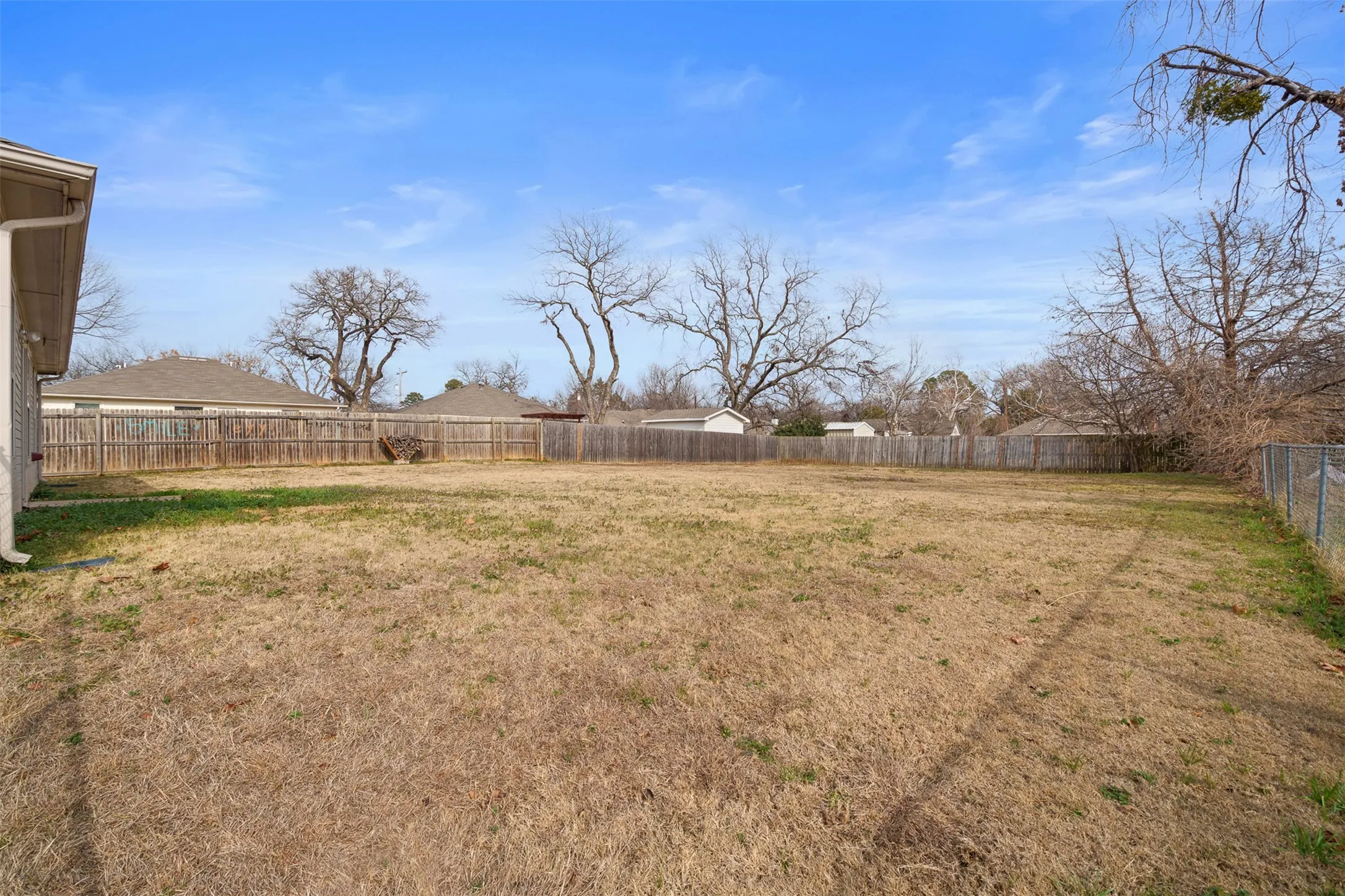Single Family Residence For Sale in Denton County , 503 Caddell Street, Aubrey, Texas 76227, 3 Bedrooms, 2 Bathrooms, 1 Garage spaces, 1,408 Sqft, built in 2006, Price $289,900, mls#21159777, Real Estate Agent in Aubrey, Homes For Sale in Denton county, Homes For Sale in Aubrey, Realtor in Aubrey Texas, Real Estate Brokerage Independent Realty Texas, Luminita Cordes Realtor