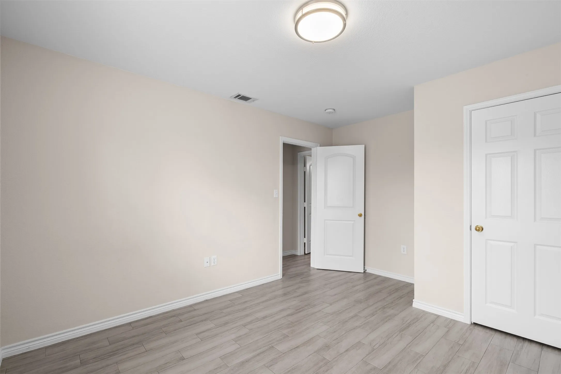 Single Family Residence For Sale in Denton County , 503 Caddell Street, Aubrey, Texas 76227, 3 Bedrooms, 2 Bathrooms, 1 Garage spaces, 1,408 Sqft, built in 2006, Price $289,900, mls#21159777, Real Estate Agent in Aubrey, Homes For Sale in Denton county, Homes For Sale in Aubrey, Realtor in Aubrey Texas, Real Estate Brokerage Independent Realty Texas, Luminita Cordes Realtor