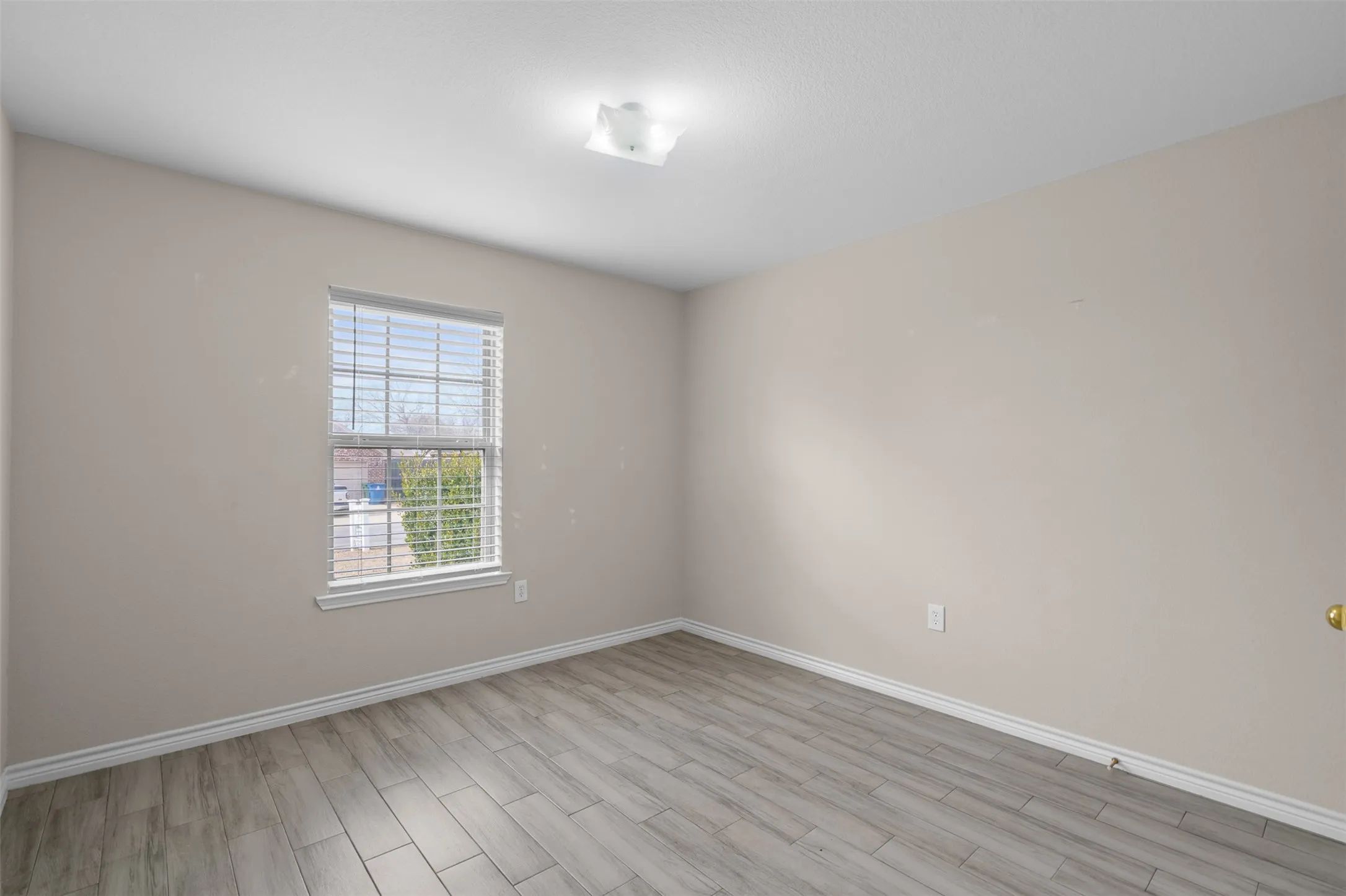 Single Family Residence For Sale in Denton County , 503 Caddell Street, Aubrey, Texas 76227, 3 Bedrooms, 2 Bathrooms, 1 Garage spaces, 1,408 Sqft, built in 2006, Price $289,900, mls#21159777, Real Estate Agent in Aubrey, Homes For Sale in Denton county, Homes For Sale in Aubrey, Realtor in Aubrey Texas, Real Estate Brokerage Independent Realty Texas, Luminita Cordes Realtor