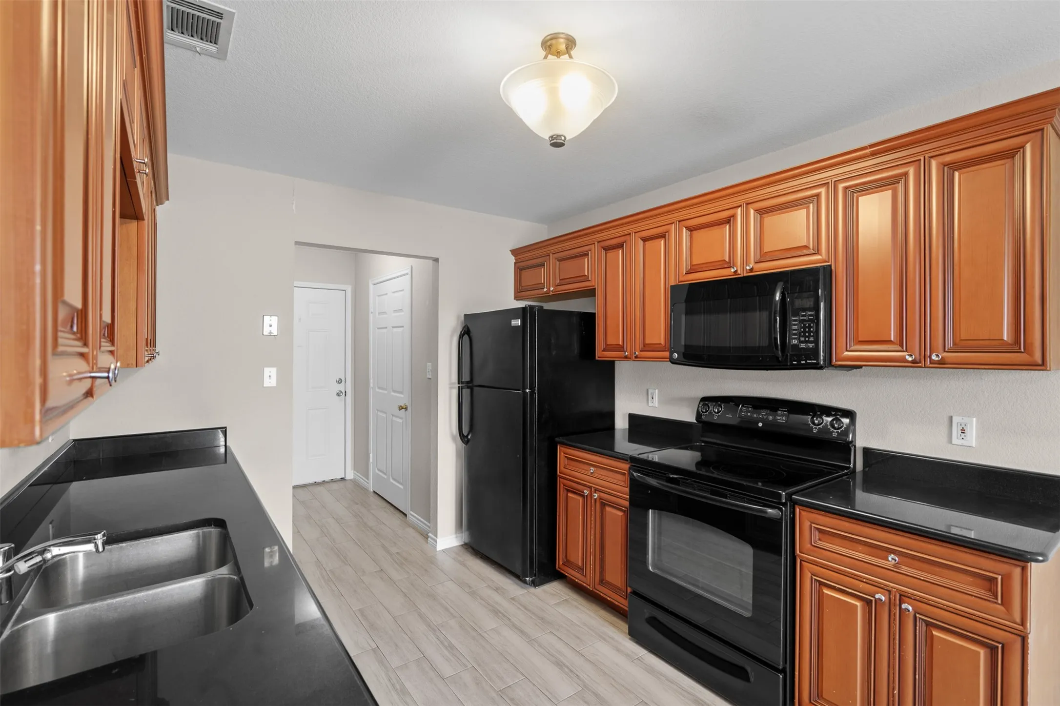 Single Family Residence For Sale in Denton County , 503 Caddell Street, Aubrey, Texas 76227, 3 Bedrooms, 2 Bathrooms, 1 Garage spaces, 1,408 Sqft, built in 2006, Price $289,900, mls#21159777, Real Estate Agent in Aubrey, Homes For Sale in Denton county, Homes For Sale in Aubrey, Realtor in Aubrey Texas, Real Estate Brokerage Independent Realty Texas, Luminita Cordes Realtor