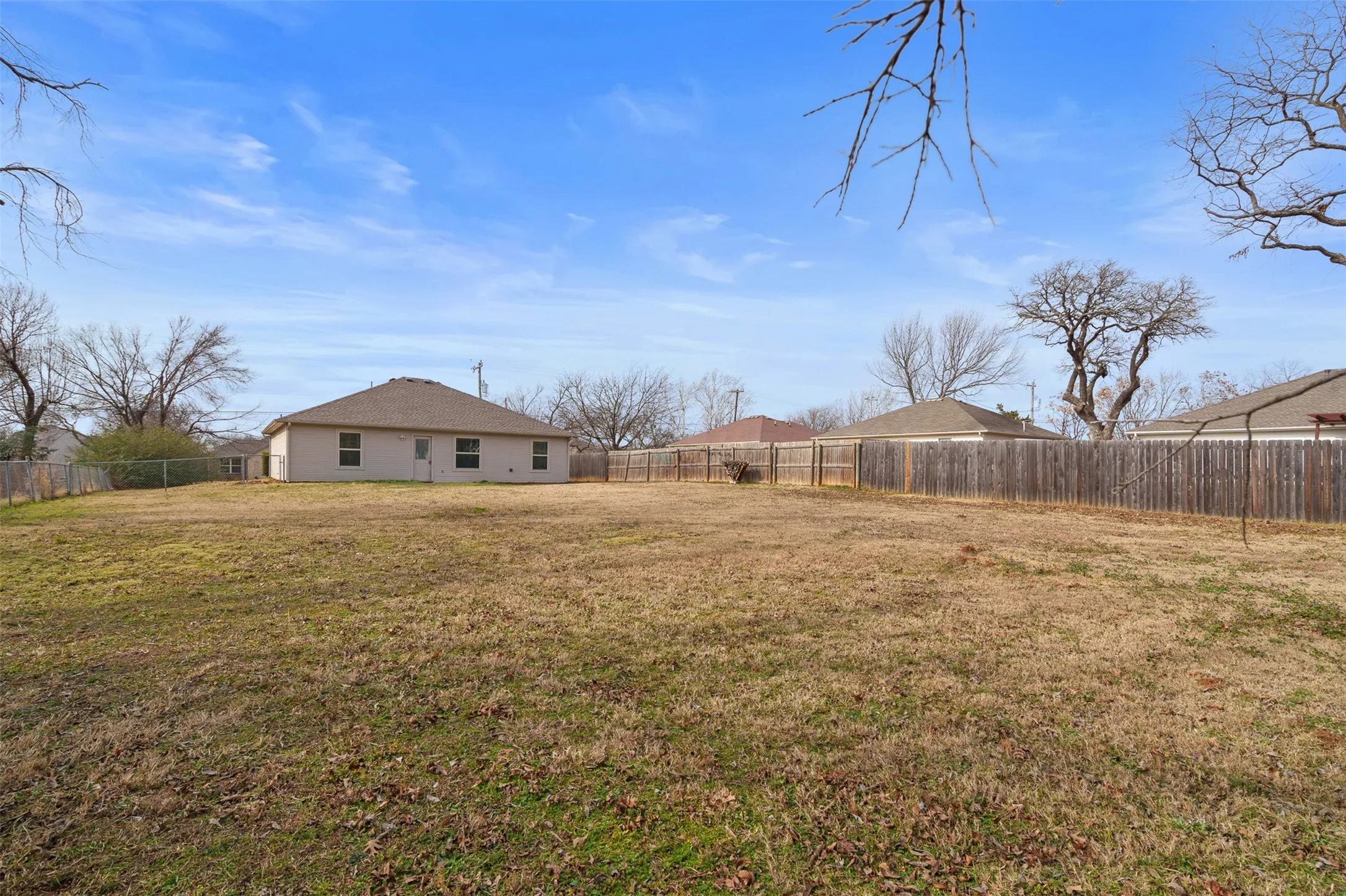 Single Family Residence For Sale in Denton County , 503 Caddell Street, Aubrey, Texas 76227, 3 Bedrooms, 2 Bathrooms, 1 Garage spaces, 1,408 Sqft, built in 2006, Price $289,900, mls#21159777, Real Estate Agent in Aubrey, Homes For Sale in Denton county, Homes For Sale in Aubrey, Realtor in Aubrey Texas, Real Estate Brokerage Independent Realty Texas, Luminita Cordes Realtor