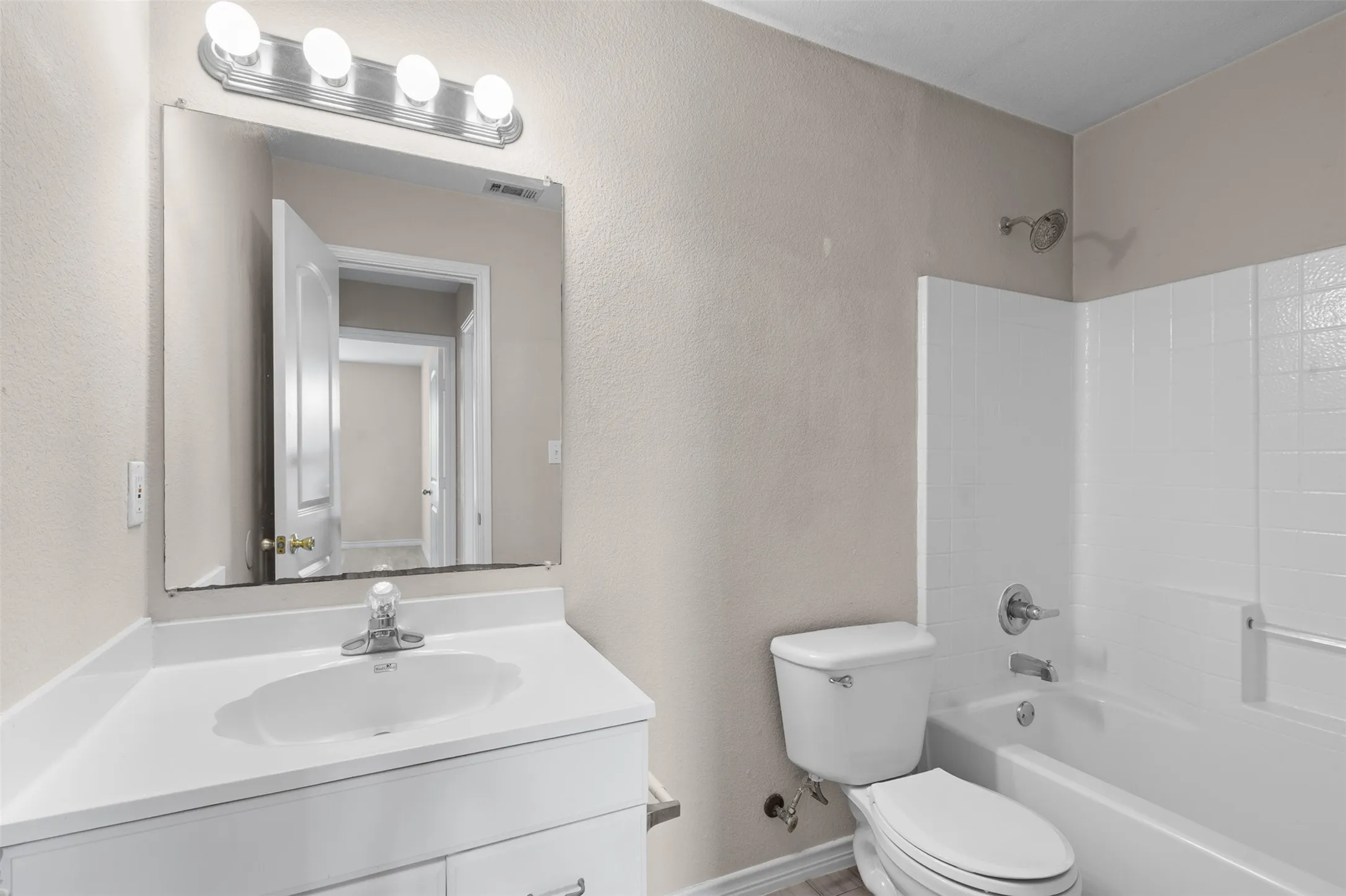Single Family Residence For Sale in Denton County , 503 Caddell Street, Aubrey, Texas 76227, 3 Bedrooms, 2 Bathrooms, 1 Garage spaces, 1,408 Sqft, built in 2006, Price $289,900, mls#21159777, Real Estate Agent in Aubrey, Homes For Sale in Denton county, Homes For Sale in Aubrey, Realtor in Aubrey Texas, Real Estate Brokerage Independent Realty Texas, Luminita Cordes Realtor