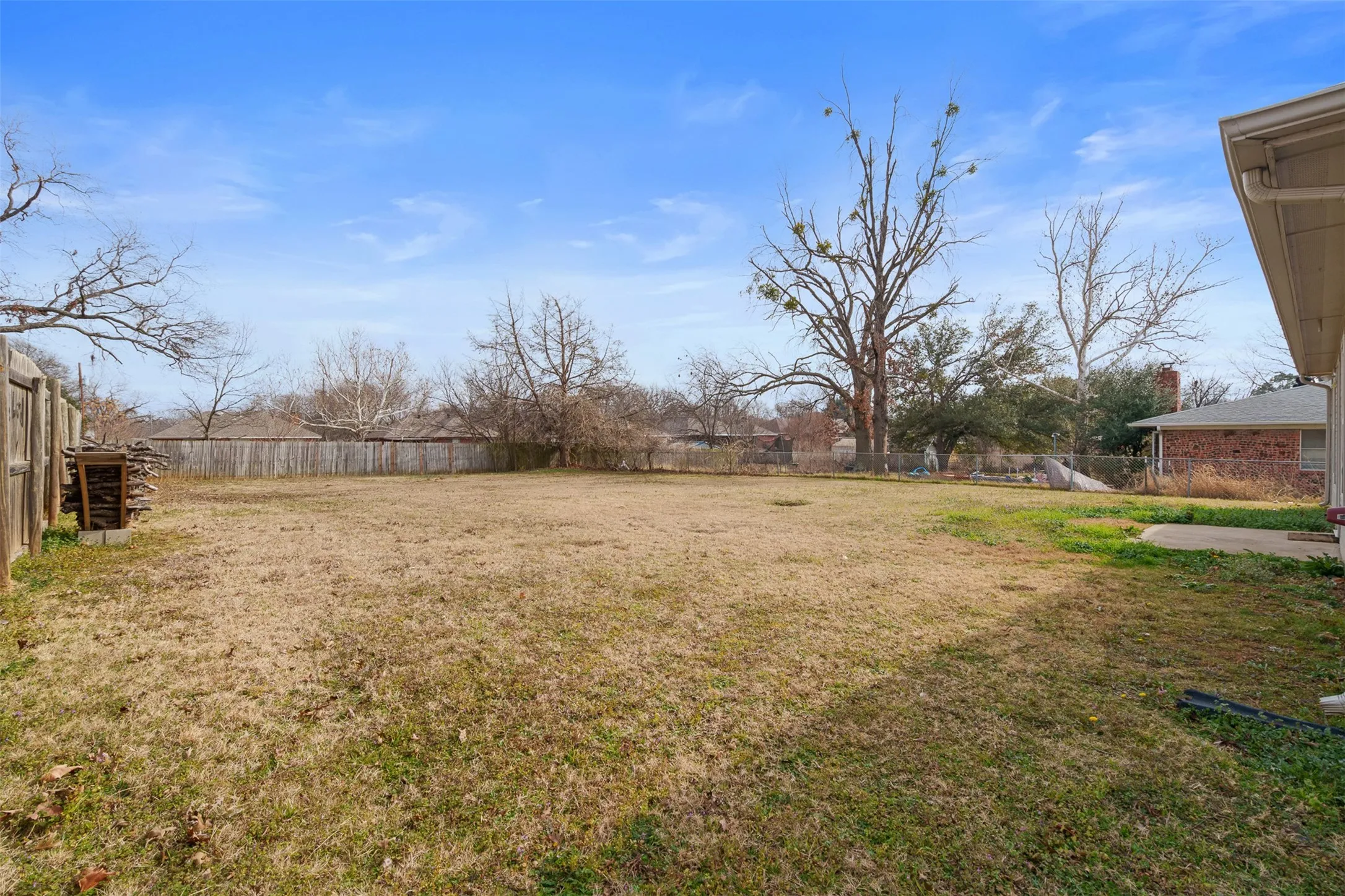 Single Family Residence For Sale in Denton County , 503 Caddell Street, Aubrey, Texas 76227, 3 Bedrooms, 2 Bathrooms, 1 Garage spaces, 1,408 Sqft, built in 2006, Price $289,900, mls#21159777, Real Estate Agent in Aubrey, Homes For Sale in Denton county, Homes For Sale in Aubrey, Realtor in Aubrey Texas, Real Estate Brokerage Independent Realty Texas, Luminita Cordes Realtor