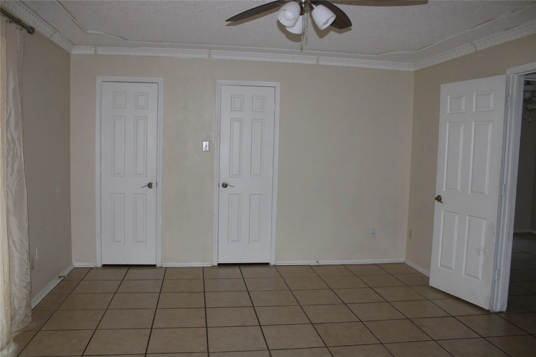 Duplex For Sale in Johnson County , 613 Renfro Street, Burleson, Texas 76028, 5 Bedroom, 4 Bathroom, 1 Garage spaces, 2,256 Sqft, built in 1981, Preowned, mls#21159866, Real Estate Agent in Burleson, Homes For Sale in Johnson county, Homes For Sale in Burleson, Realtor in Burleson Texas, Real Estate Brokerage Independent Realty Texas, Luminita Cordes Realtor