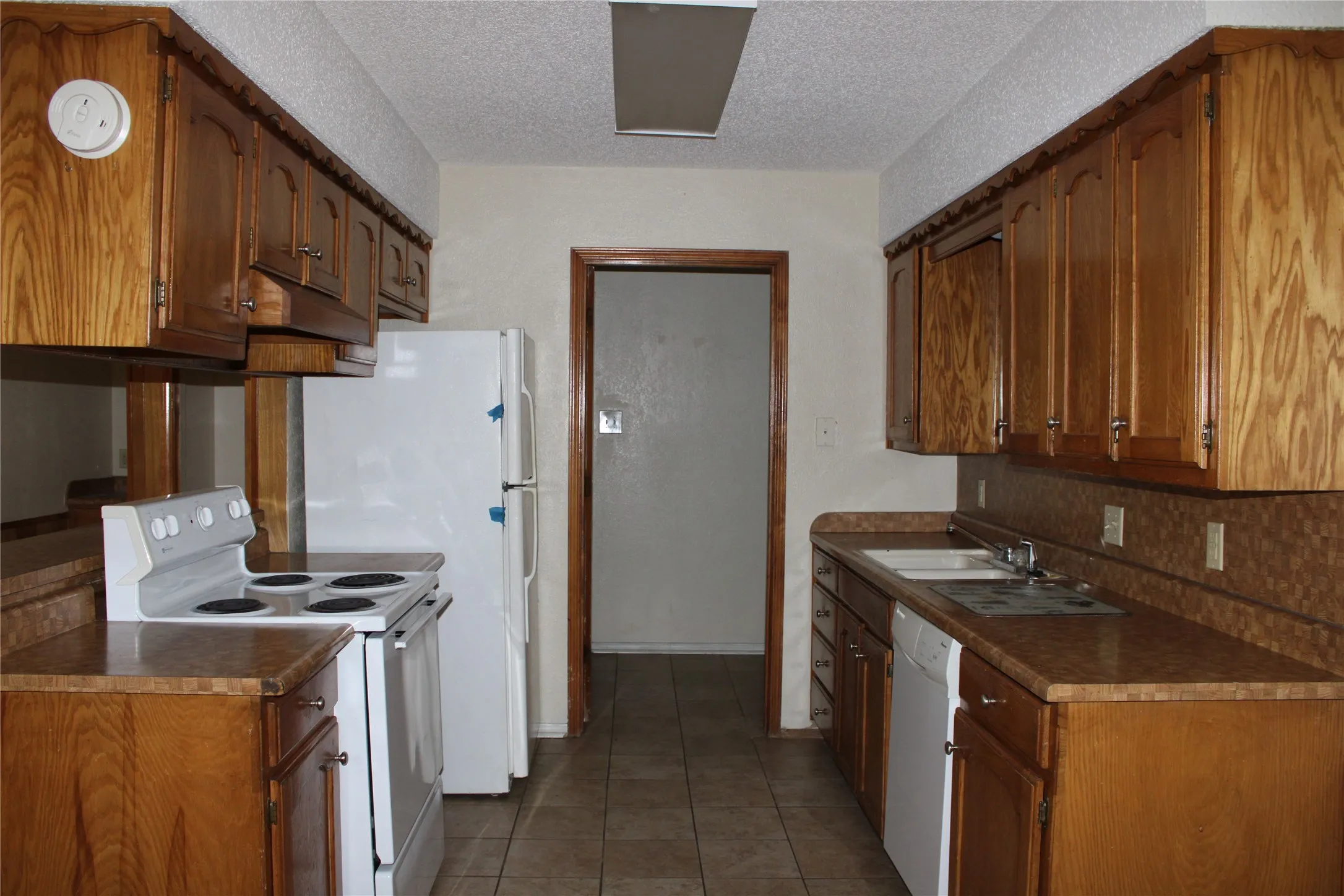 Duplex For Sale in Johnson County , 613 Renfro Street, Burleson, Texas 76028, 5 Bedroom, 4 Bathroom, 1 Garage spaces, 2,256 Sqft, built in 1981, Preowned, mls#21159866, Real Estate Agent in Burleson, Homes For Sale in Johnson county, Homes For Sale in Burleson, Realtor in Burleson Texas, Real Estate Brokerage Independent Realty Texas, Luminita Cordes Realtor