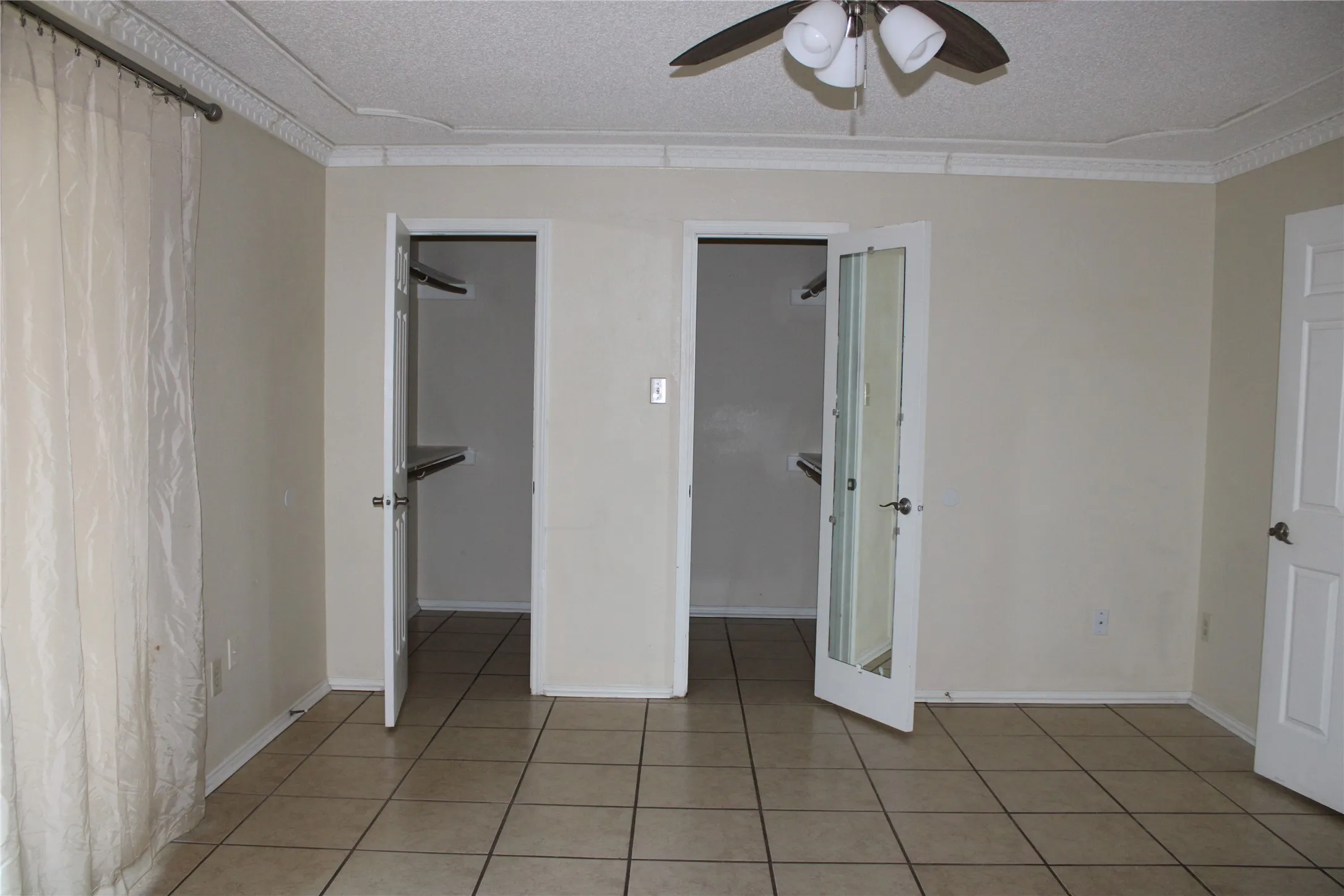 Duplex For Sale in Johnson County , 613 Renfro Street, Burleson, Texas 76028, 5 Bedroom, 4 Bathroom, 1 Garage spaces, 2,256 Sqft, built in 1981, Preowned, mls#21159866, Real Estate Agent in Burleson, Homes For Sale in Johnson county, Homes For Sale in Burleson, Realtor in Burleson Texas, Real Estate Brokerage Independent Realty Texas, Luminita Cordes Realtor