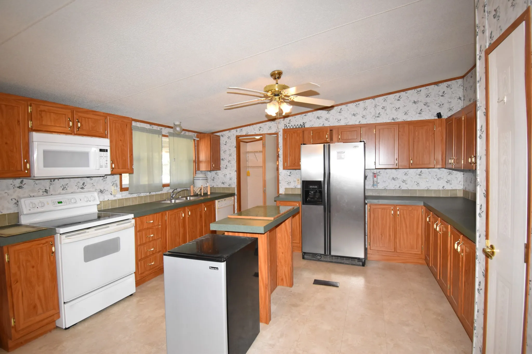 Mobile Home For Sale in Mc Culloch County , 1358 Fm 2315, Rochelle, Texas 76872, 3 Bedrooms, 2 Bathrooms, 2 Garage spaces, 1,560 Sqft, built in 2001, Price $350,000, mls#21159915, Real Estate Agent in Rochelle, Homes For Sale in Mc Culloch county, Homes For Sale in Rochelle, Realtor in Rochelle Texas, Real Estate Brokerage Independent Realty Texas, Luminita Cordes Realtor