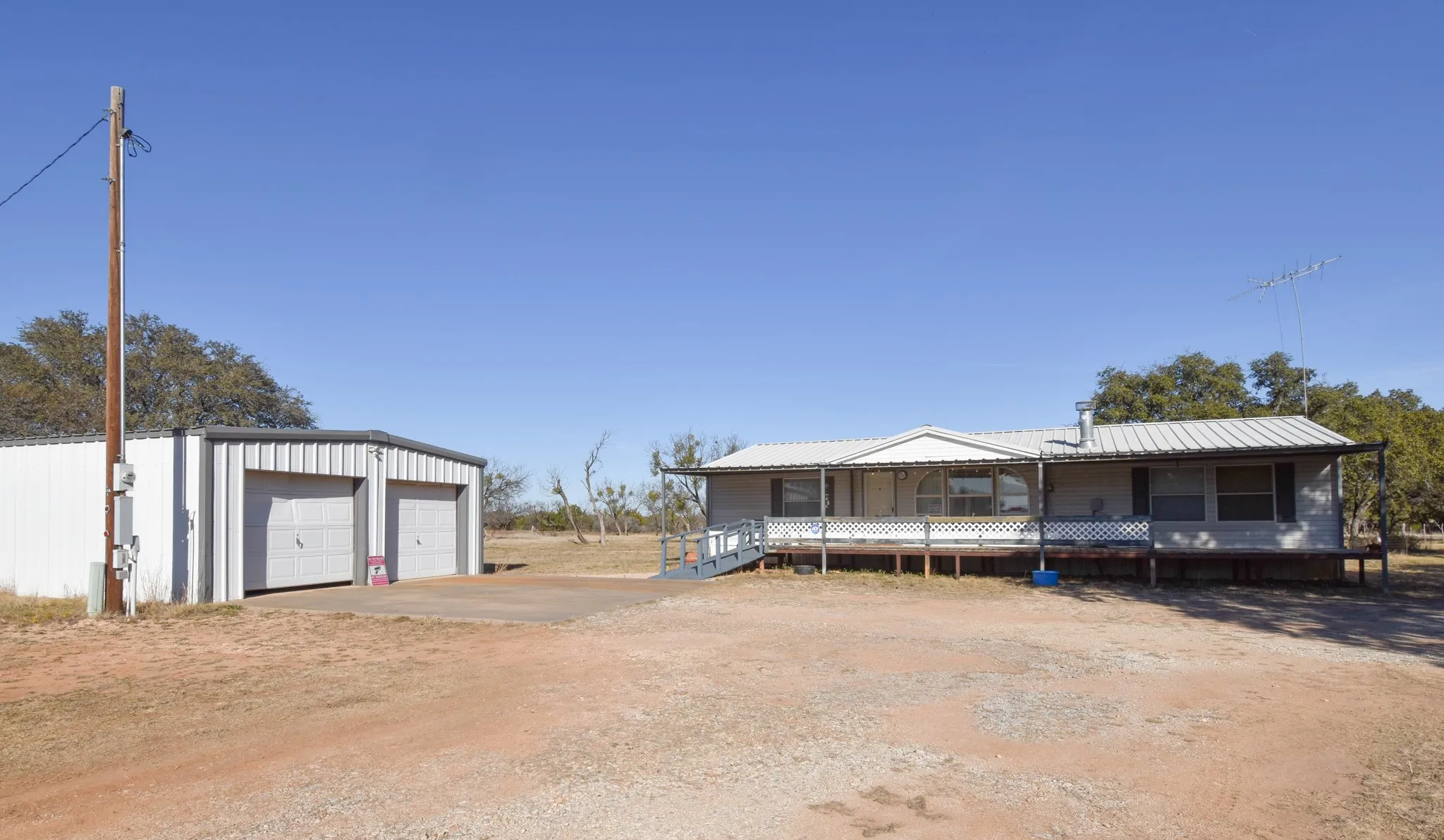 Mobile Home For Sale in Mc Culloch County , 1358 Fm 2315, Rochelle, Texas 76872, 3 Bedrooms, 2 Bathrooms, 2 Garage spaces, 1,560 Sqft, built in 2001, Price $350,000, mls#21159915, Real Estate Agent in Rochelle, Homes For Sale in Mc Culloch county, Homes For Sale in Rochelle, Realtor in Rochelle Texas, Real Estate Brokerage Independent Realty Texas, Luminita Cordes Realtor