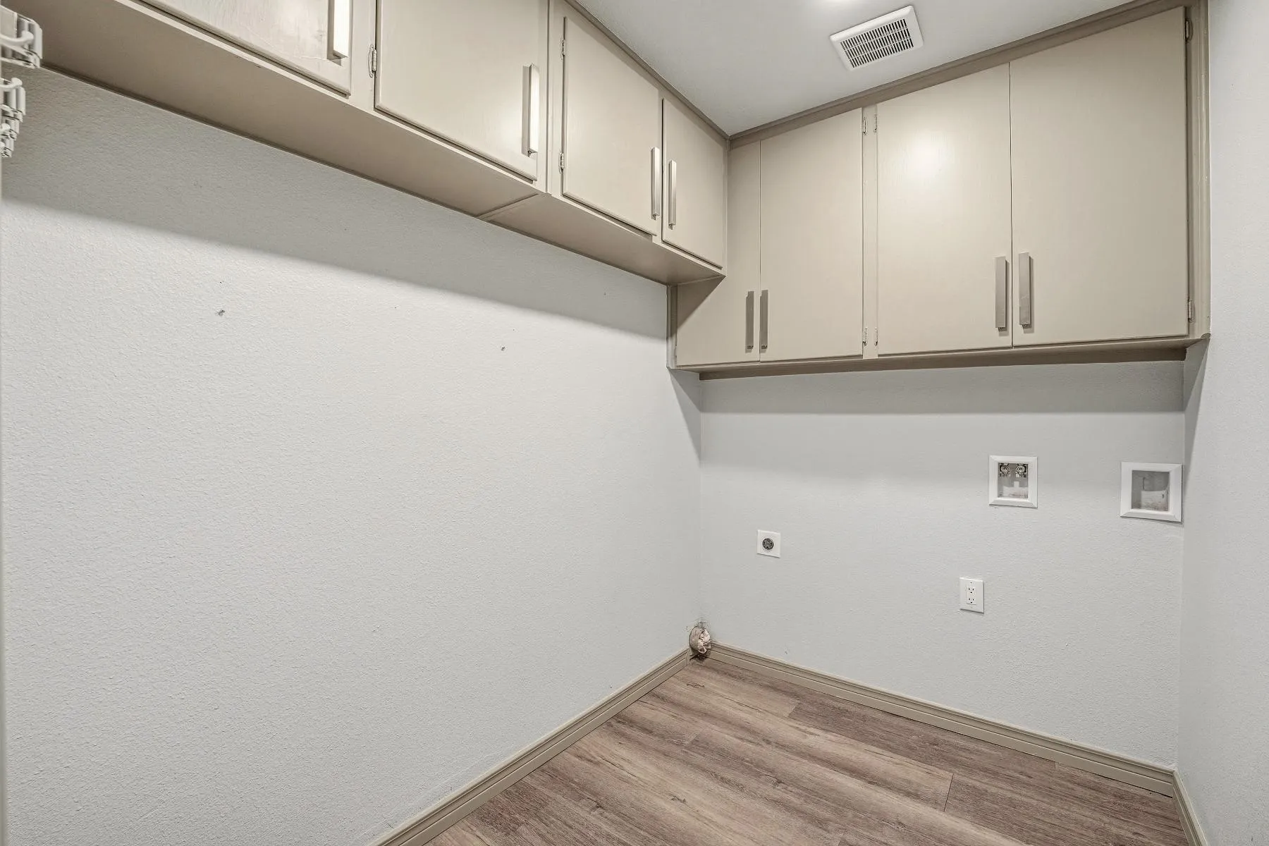 Single Family Residence For Sale in Palo Pinto County , 7 NW Ann Road, Mineral Wells, Texas 76067, 3 Bedroom, 2 Bathroom, 2 Garage spaces, 1,644 Sqft, built in 1965, Preowned, mls#21159535, Real Estate Agent in Mineral Wells, Homes For Sale in Palo Pinto county, Homes For Sale in Mineral Wells, Realtor in Mineral Wells Texas, Real Estate Brokerage Independent Realty Texas, Luminita Cordes Realtor