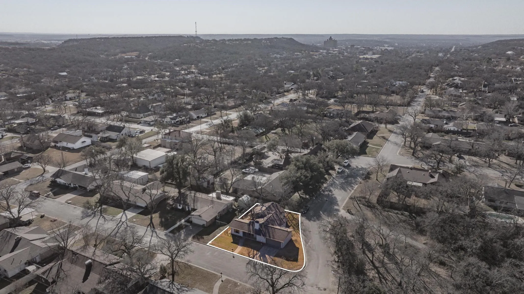 Single Family Residence For Sale in Palo Pinto County , 7 NW Ann Road, Mineral Wells, Texas 76067, 3 Bedroom, 2 Bathroom, 2 Garage spaces, 1,644 Sqft, built in 1965, Preowned, mls#21159535, Real Estate Agent in Mineral Wells, Homes For Sale in Palo Pinto county, Homes For Sale in Mineral Wells, Realtor in Mineral Wells Texas, Real Estate Brokerage Independent Realty Texas, Luminita Cordes Realtor