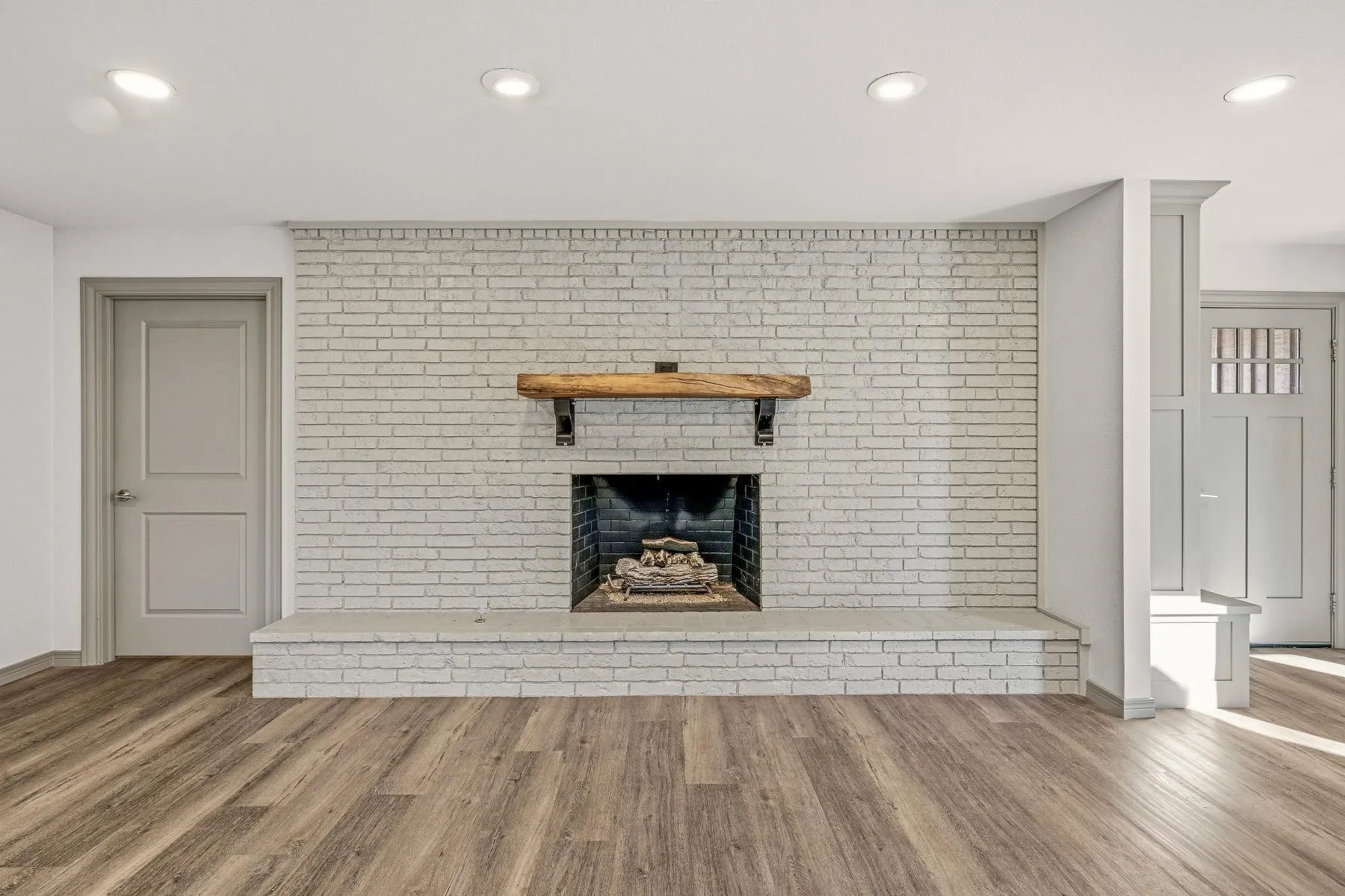 Single Family Residence For Sale in Palo Pinto County , 7 NW Ann Road, Mineral Wells, Texas 76067, 3 Bedroom, 2 Bathroom, 2 Garage spaces, 1,644 Sqft, built in 1965, Preowned, mls#21159535, Real Estate Agent in Mineral Wells, Homes For Sale in Palo Pinto county, Homes For Sale in Mineral Wells, Realtor in Mineral Wells Texas, Real Estate Brokerage Independent Realty Texas, Luminita Cordes Realtor
