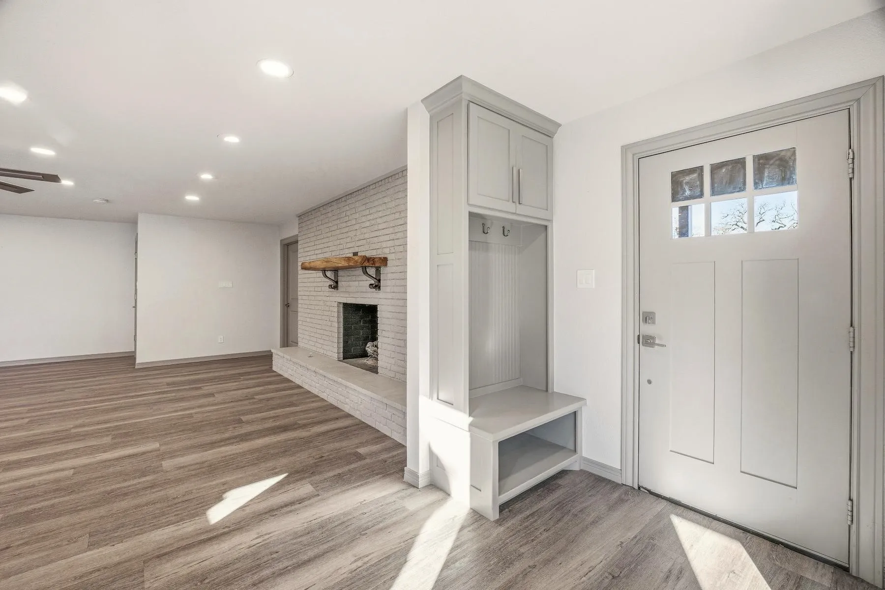 Single Family Residence For Sale in Palo Pinto County , 7 NW Ann Road, Mineral Wells, Texas 76067, 3 Bedroom, 2 Bathroom, 2 Garage spaces, 1,644 Sqft, built in 1965, Preowned, mls#21159535, Real Estate Agent in Mineral Wells, Homes For Sale in Palo Pinto county, Homes For Sale in Mineral Wells, Realtor in Mineral Wells Texas, Real Estate Brokerage Independent Realty Texas, Luminita Cordes Realtor