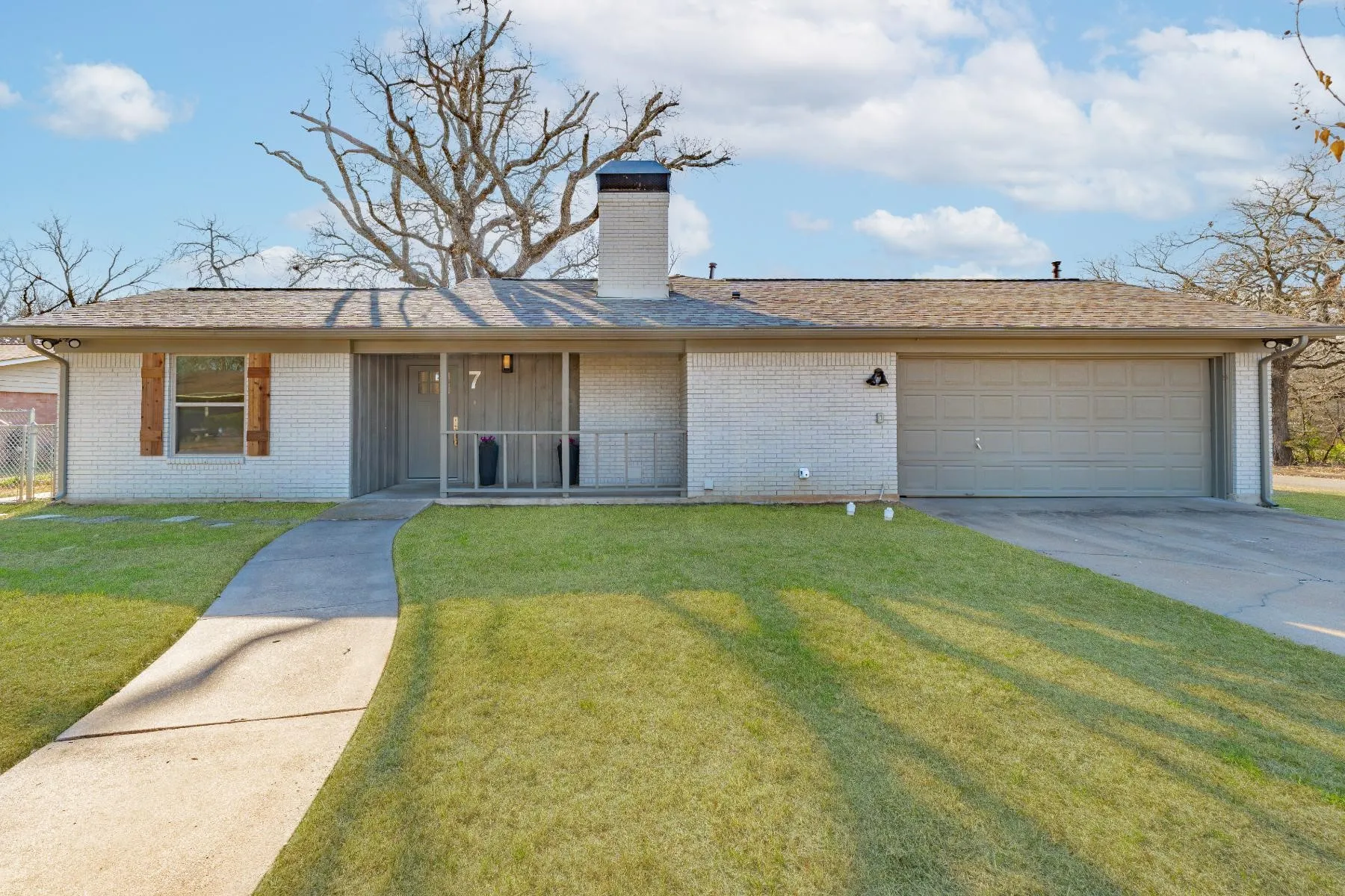 Single Family Residence For Sale in Palo Pinto County , 7 NW Ann Road, Mineral Wells, Texas 76067, 3 Bedroom, 2 Bathroom, 2 Garage spaces, 1,644 Sqft, built in 1965, Preowned, mls#21159535, Real Estate Agent in Mineral Wells, Homes For Sale in Palo Pinto county, Homes For Sale in Mineral Wells, Realtor in Mineral Wells Texas, Real Estate Brokerage Independent Realty Texas, Luminita Cordes Realtor