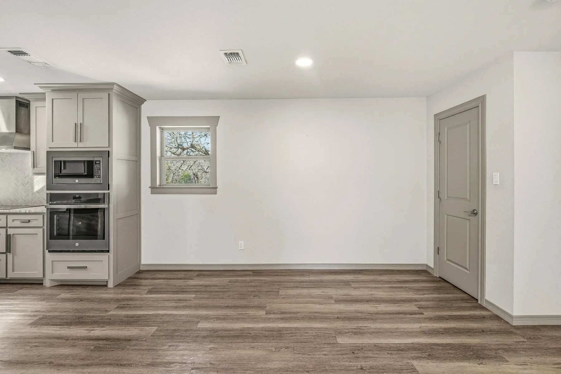 Single Family Residence For Sale in Palo Pinto County , 7 NW Ann Road, Mineral Wells, Texas 76067, 3 Bedroom, 2 Bathroom, 2 Garage spaces, 1,644 Sqft, built in 1965, Preowned, mls#21159535, Real Estate Agent in Mineral Wells, Homes For Sale in Palo Pinto county, Homes For Sale in Mineral Wells, Realtor in Mineral Wells Texas, Real Estate Brokerage Independent Realty Texas, Luminita Cordes Realtor