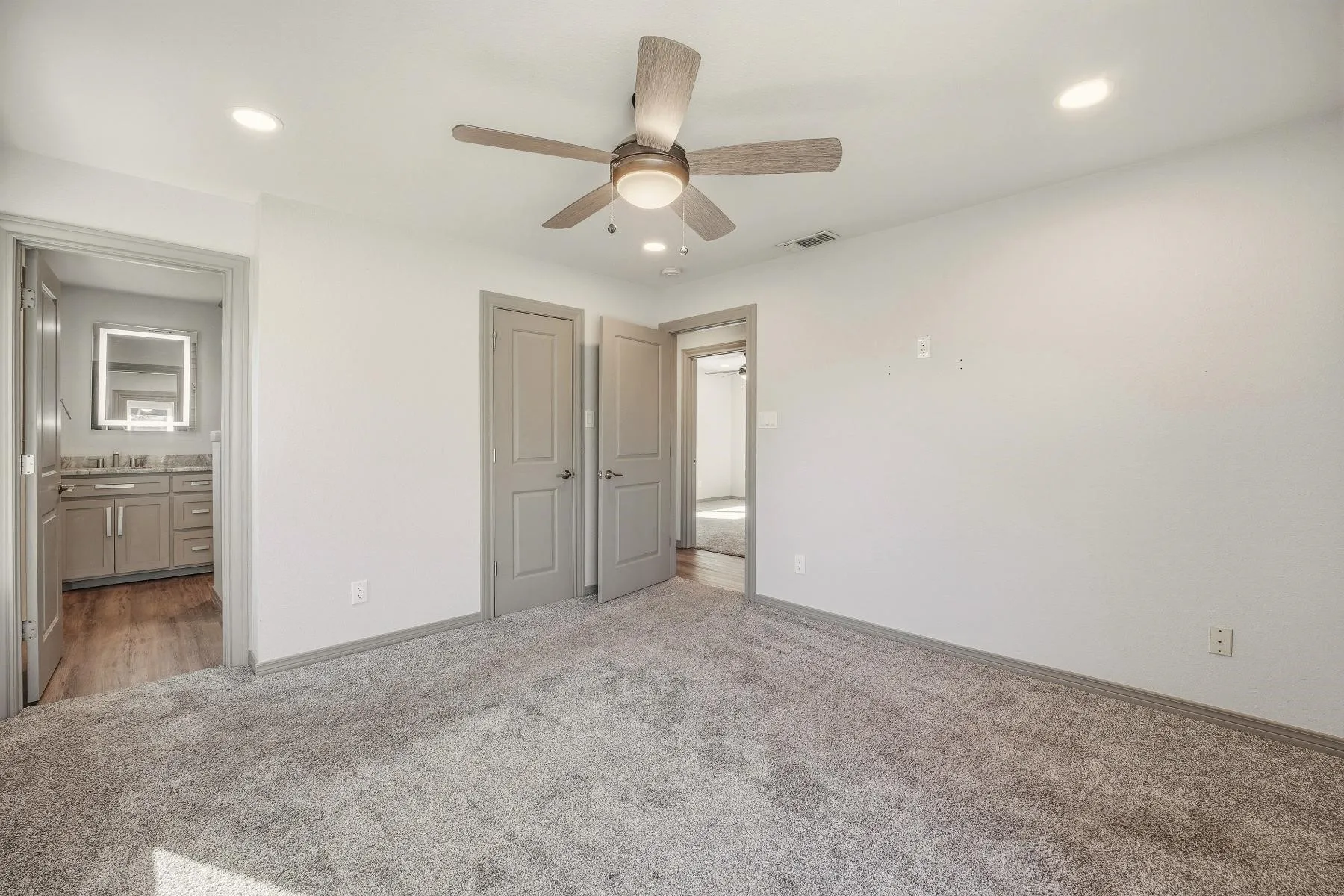 Single Family Residence For Sale in Palo Pinto County , 7 NW Ann Road, Mineral Wells, Texas 76067, 3 Bedroom, 2 Bathroom, 2 Garage spaces, 1,644 Sqft, built in 1965, Preowned, mls#21159535, Real Estate Agent in Mineral Wells, Homes For Sale in Palo Pinto county, Homes For Sale in Mineral Wells, Realtor in Mineral Wells Texas, Real Estate Brokerage Independent Realty Texas, Luminita Cordes Realtor
