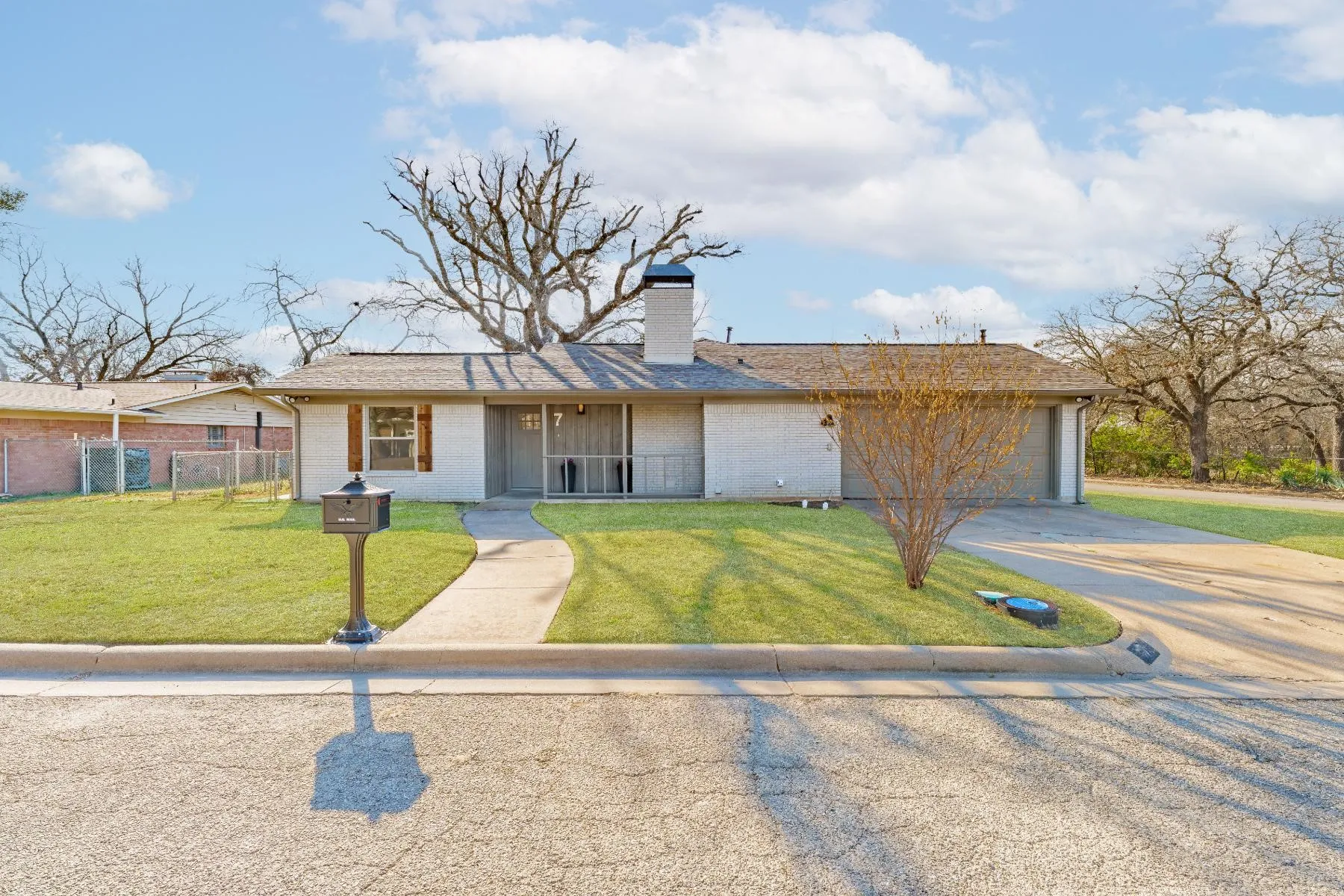 Single Family Residence For Sale in Palo Pinto County , 7 NW Ann Road, Mineral Wells, Texas 76067, 3 Bedroom, 2 Bathroom, 2 Garage spaces, 1,644 Sqft, built in 1965, Preowned, mls#21159535, Real Estate Agent in Mineral Wells, Homes For Sale in Palo Pinto county, Homes For Sale in Mineral Wells, Realtor in Mineral Wells Texas, Real Estate Brokerage Independent Realty Texas, Luminita Cordes Realtor