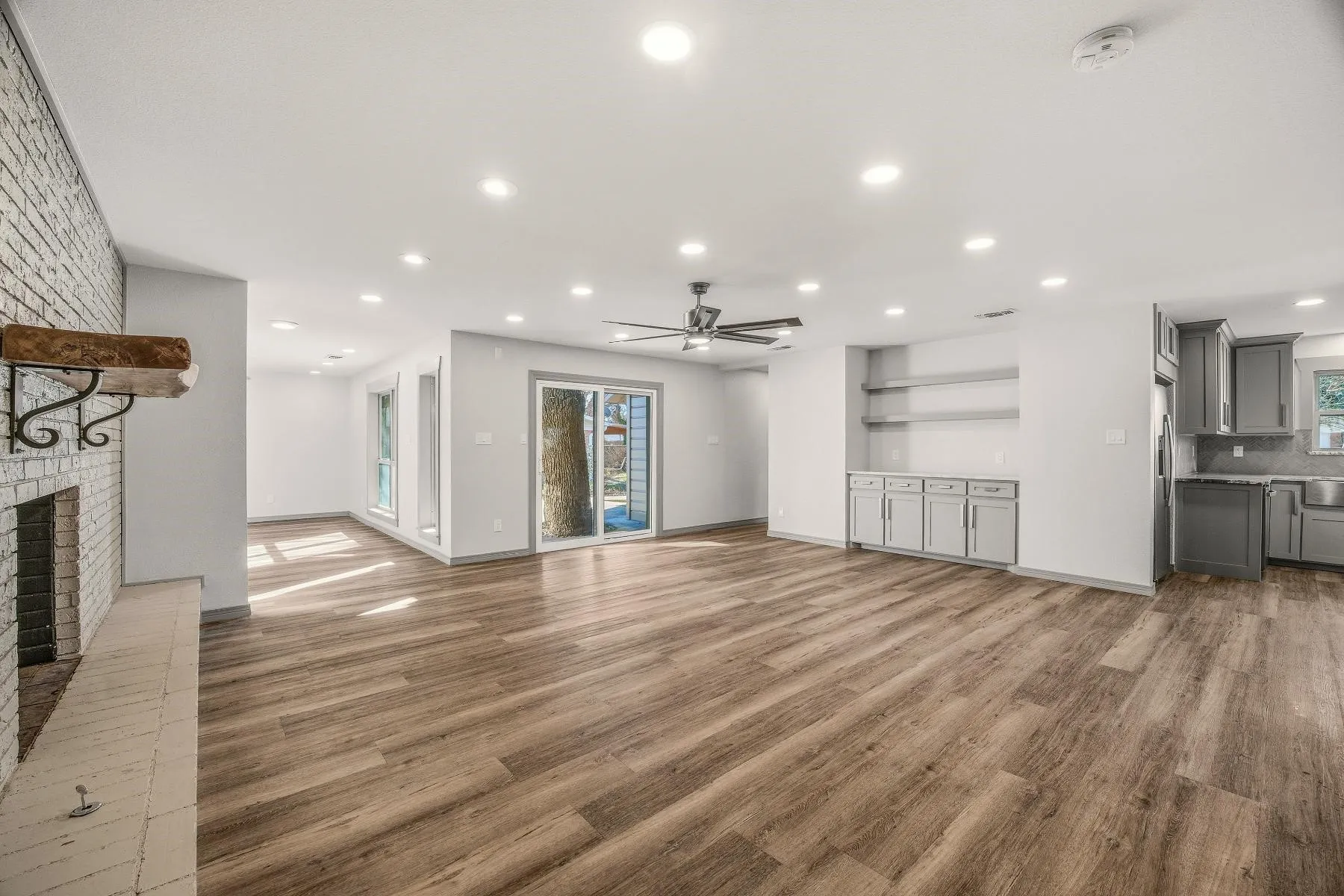 Single Family Residence For Sale in Palo Pinto County , 7 NW Ann Road, Mineral Wells, Texas 76067, 3 Bedroom, 2 Bathroom, 2 Garage spaces, 1,644 Sqft, built in 1965, Preowned, mls#21159535, Real Estate Agent in Mineral Wells, Homes For Sale in Palo Pinto county, Homes For Sale in Mineral Wells, Realtor in Mineral Wells Texas, Real Estate Brokerage Independent Realty Texas, Luminita Cordes Realtor