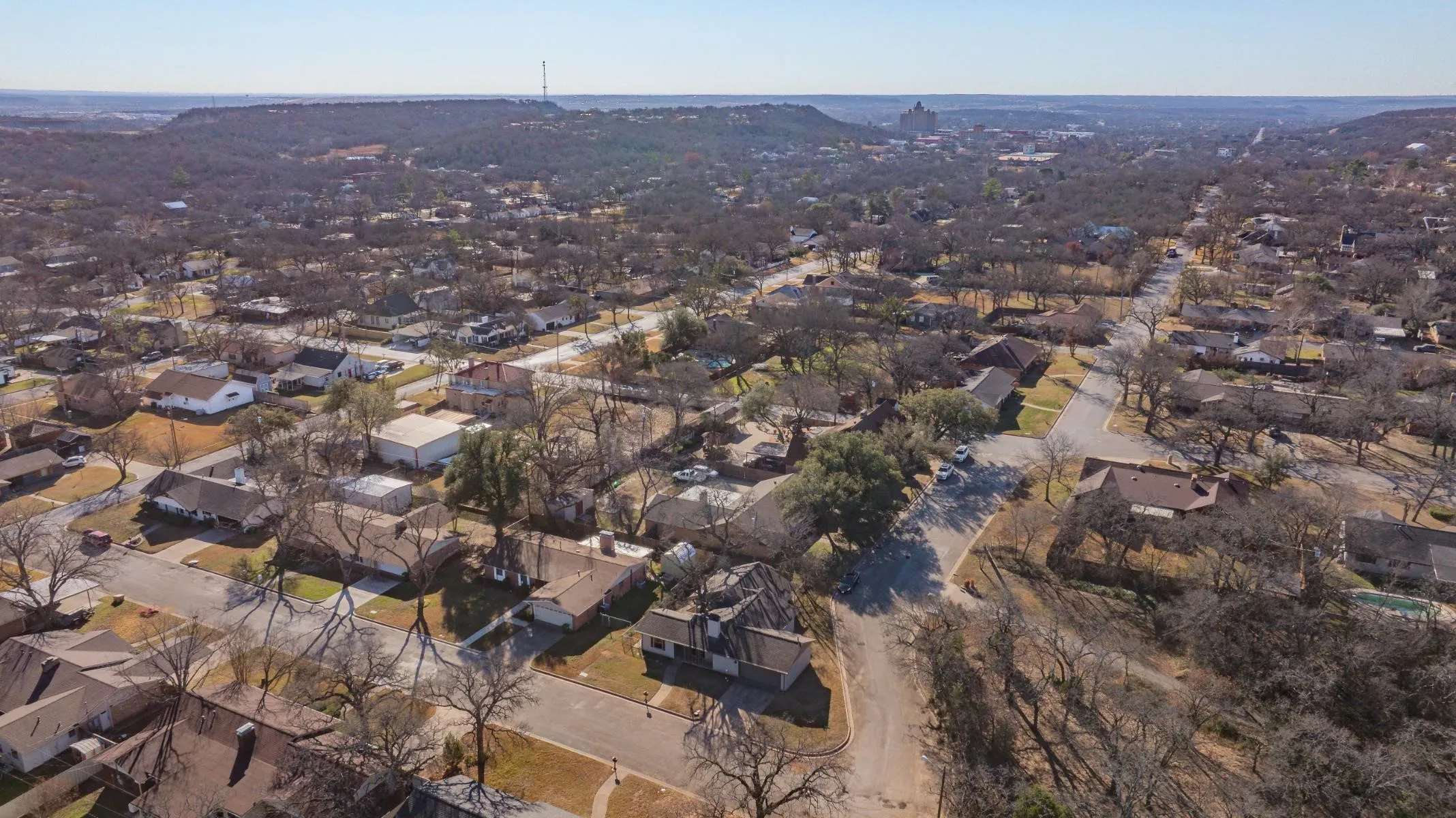 Single Family Residence For Sale in Palo Pinto County , 7 NW Ann Road, Mineral Wells, Texas 76067, 3 Bedroom, 2 Bathroom, 2 Garage spaces, 1,644 Sqft, built in 1965, Preowned, mls#21159535, Real Estate Agent in Mineral Wells, Homes For Sale in Palo Pinto county, Homes For Sale in Mineral Wells, Realtor in Mineral Wells Texas, Real Estate Brokerage Independent Realty Texas, Luminita Cordes Realtor