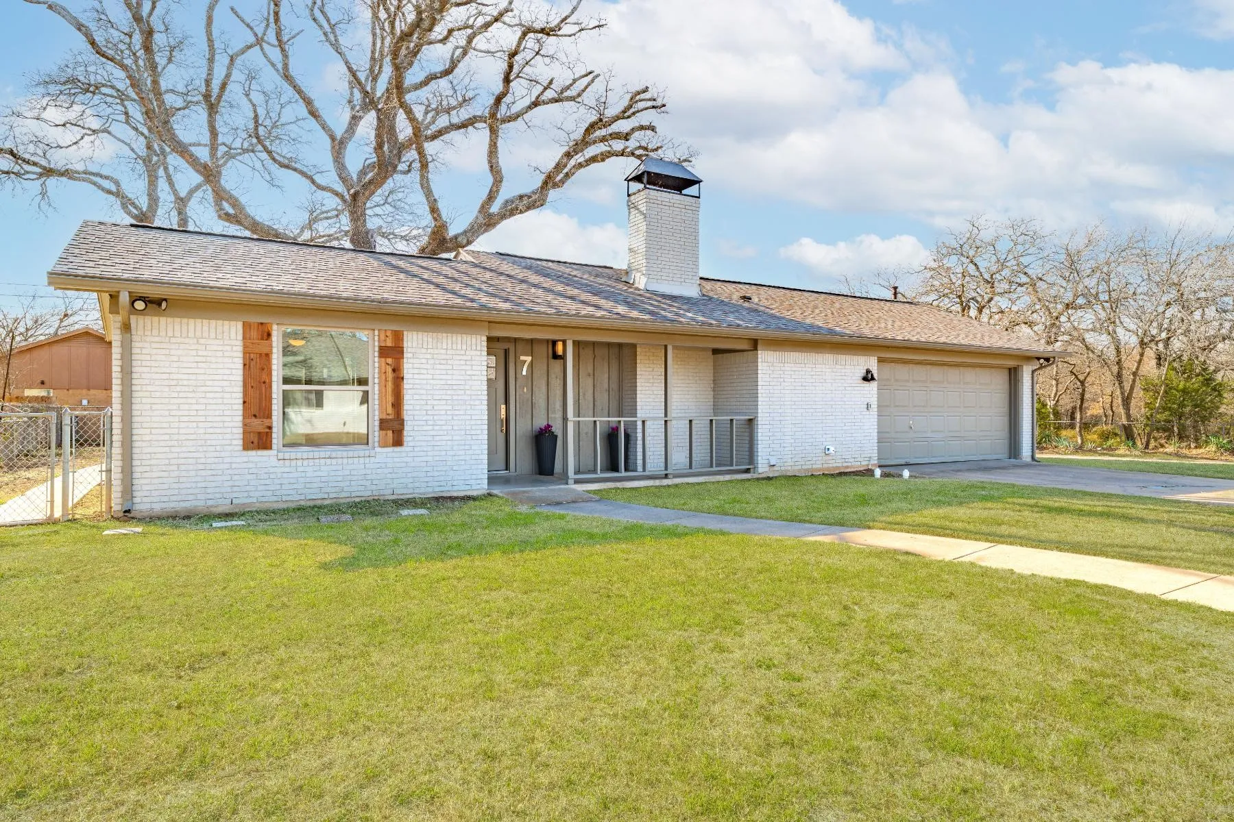 Single Family Residence For Sale in Palo Pinto County , 7 NW Ann Road, Mineral Wells, Texas 76067, 3 Bedroom, 2 Bathroom, 2 Garage spaces, 1,644 Sqft, built in 1965, Preowned, mls#21159535, Real Estate Agent in Mineral Wells, Homes For Sale in Palo Pinto county, Homes For Sale in Mineral Wells, Realtor in Mineral Wells Texas, Real Estate Brokerage Independent Realty Texas, Luminita Cordes Realtor