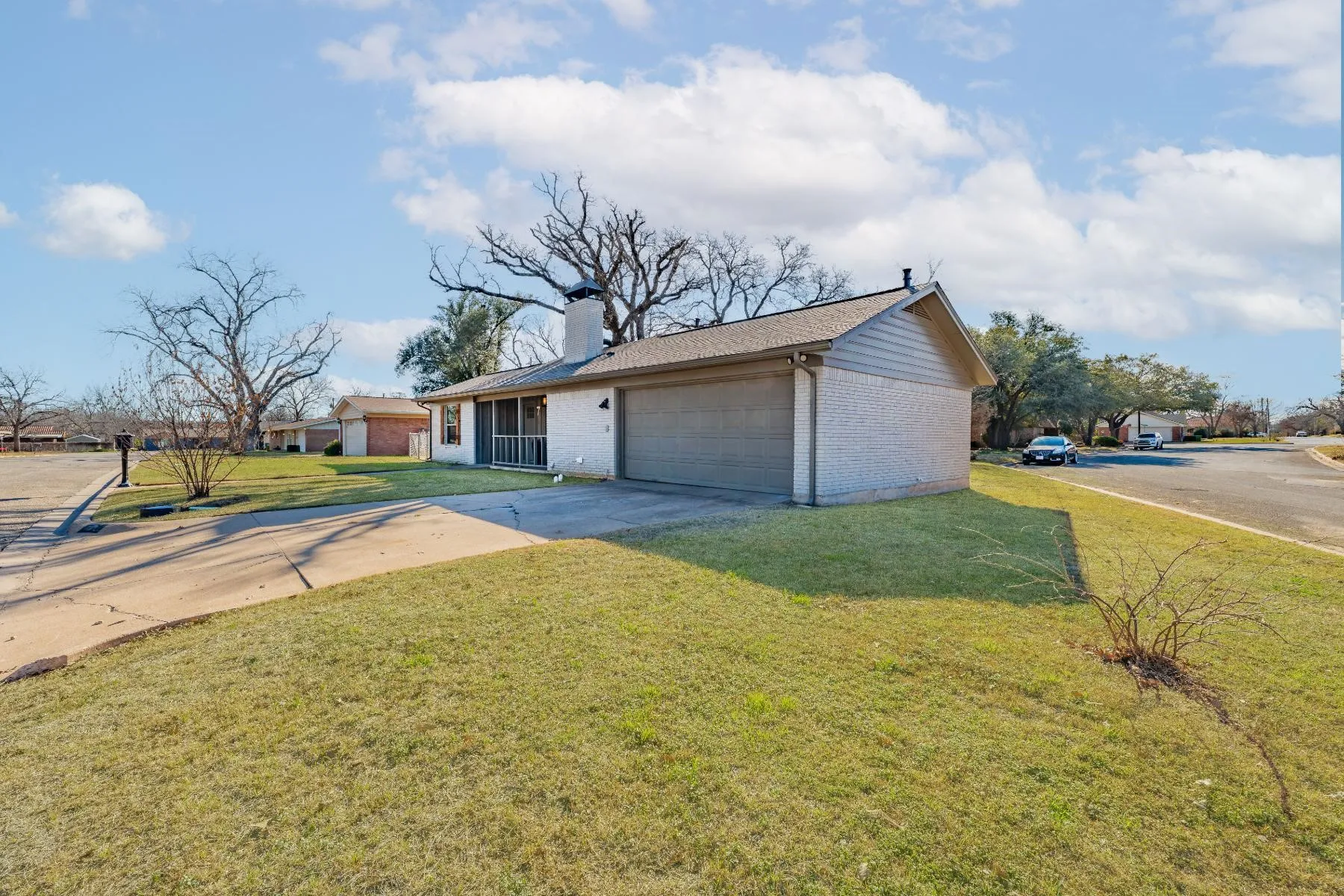 Single Family Residence For Sale in Palo Pinto County , 7 NW Ann Road, Mineral Wells, Texas 76067, 3 Bedroom, 2 Bathroom, 2 Garage spaces, 1,644 Sqft, built in 1965, Preowned, mls#21159535, Real Estate Agent in Mineral Wells, Homes For Sale in Palo Pinto county, Homes For Sale in Mineral Wells, Realtor in Mineral Wells Texas, Real Estate Brokerage Independent Realty Texas, Luminita Cordes Realtor